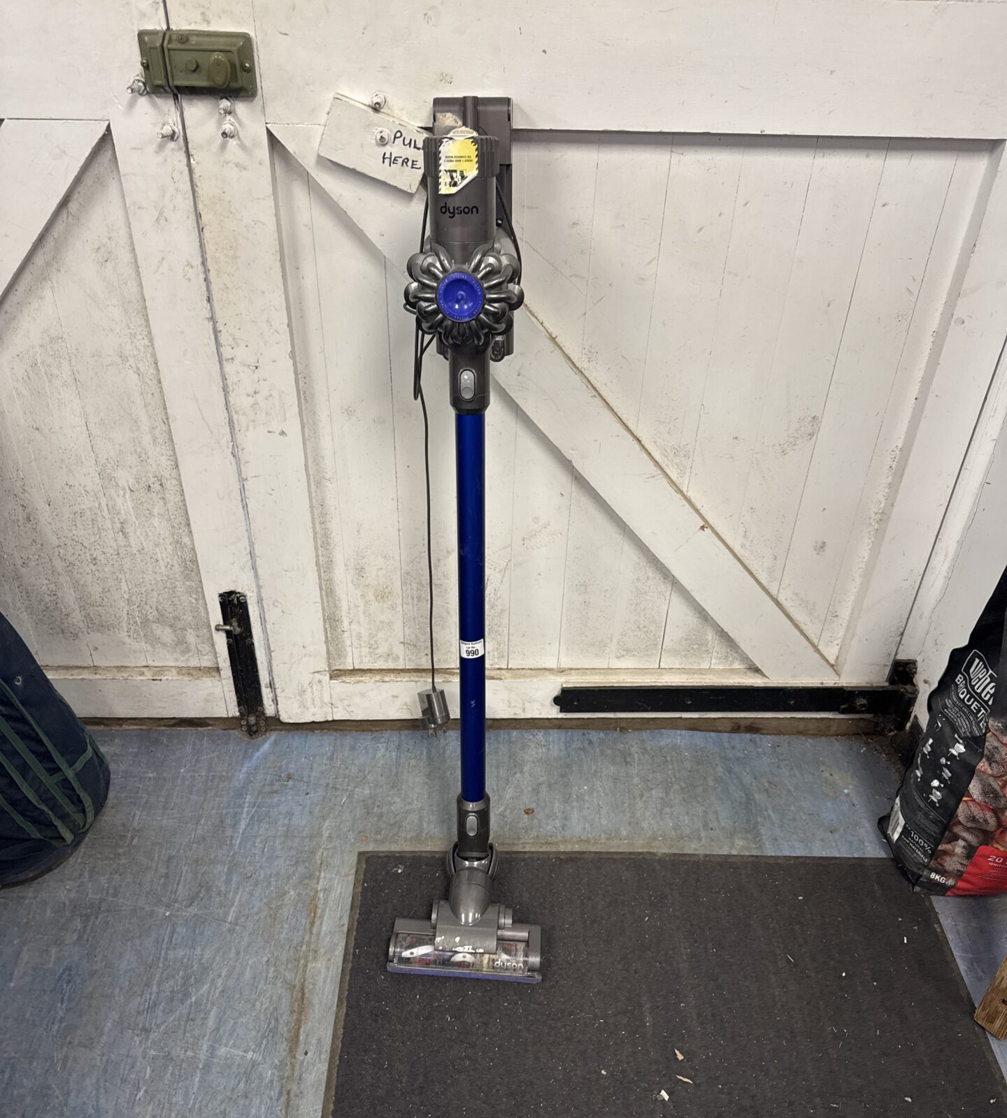 Dyson cordless hoover with charger - untested, flat battery