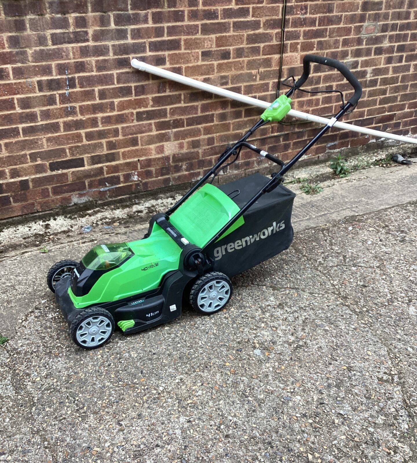 Greenworks battery powered mower battery but no charger sold as seen
