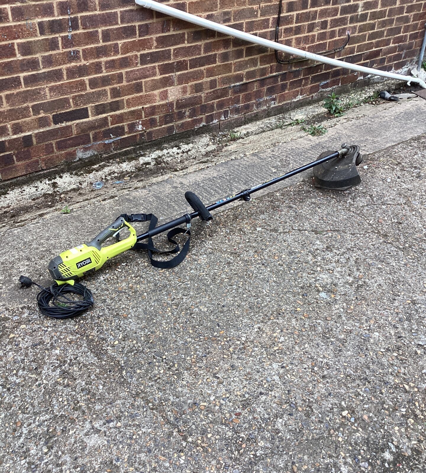 Ryobi Garden electric strimmer sold as seen