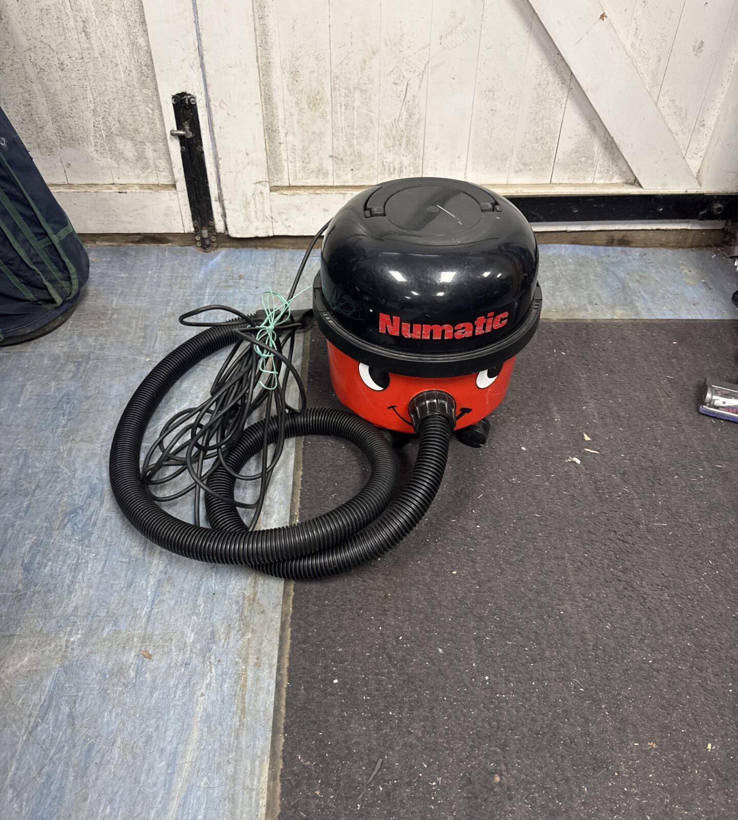 Henry nv200 hoover - working