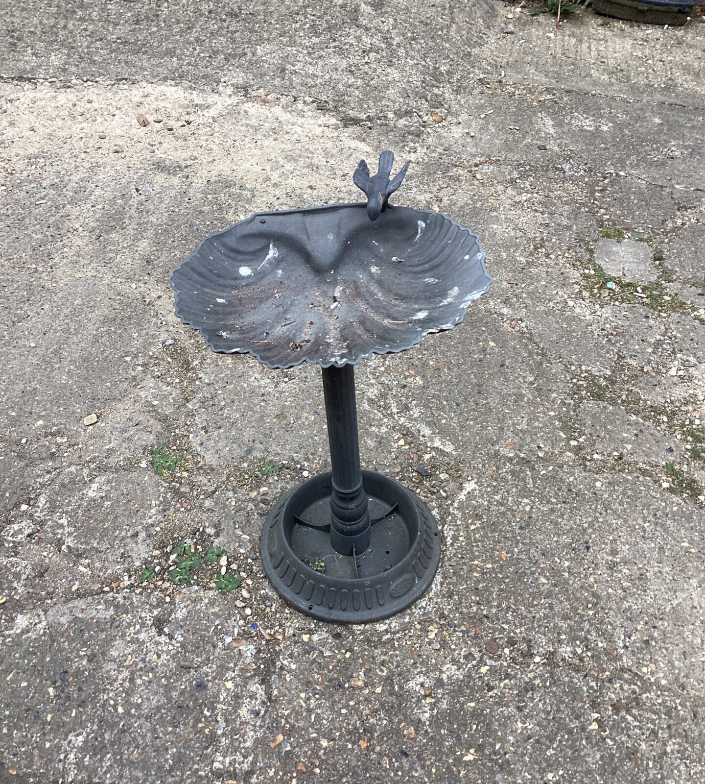 Plastic bird bath