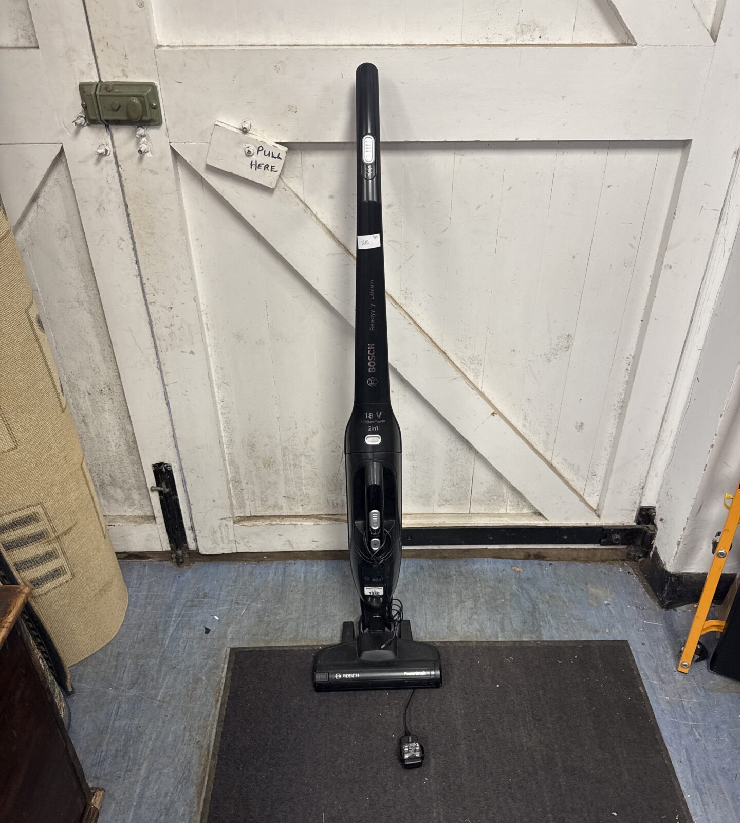 Bosch 2in1 18v cordless carpet cleaner - working