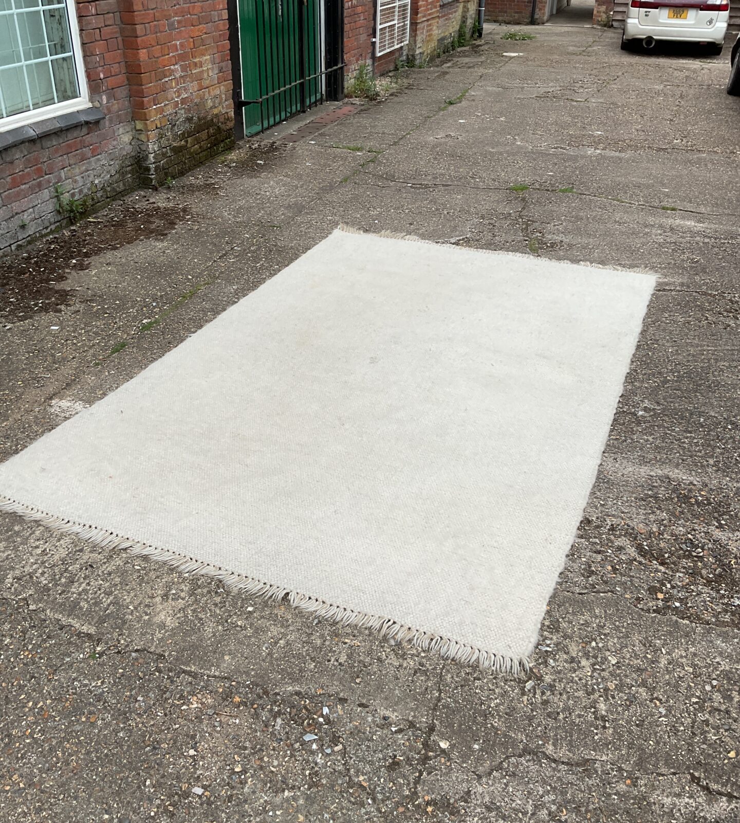 Large white wool rug 10ft x 6ft