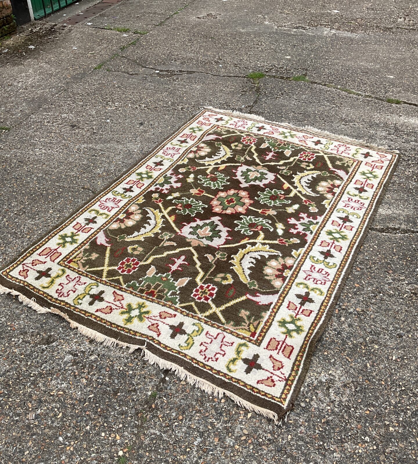vintage brown patterned rug 6ft x 4ft