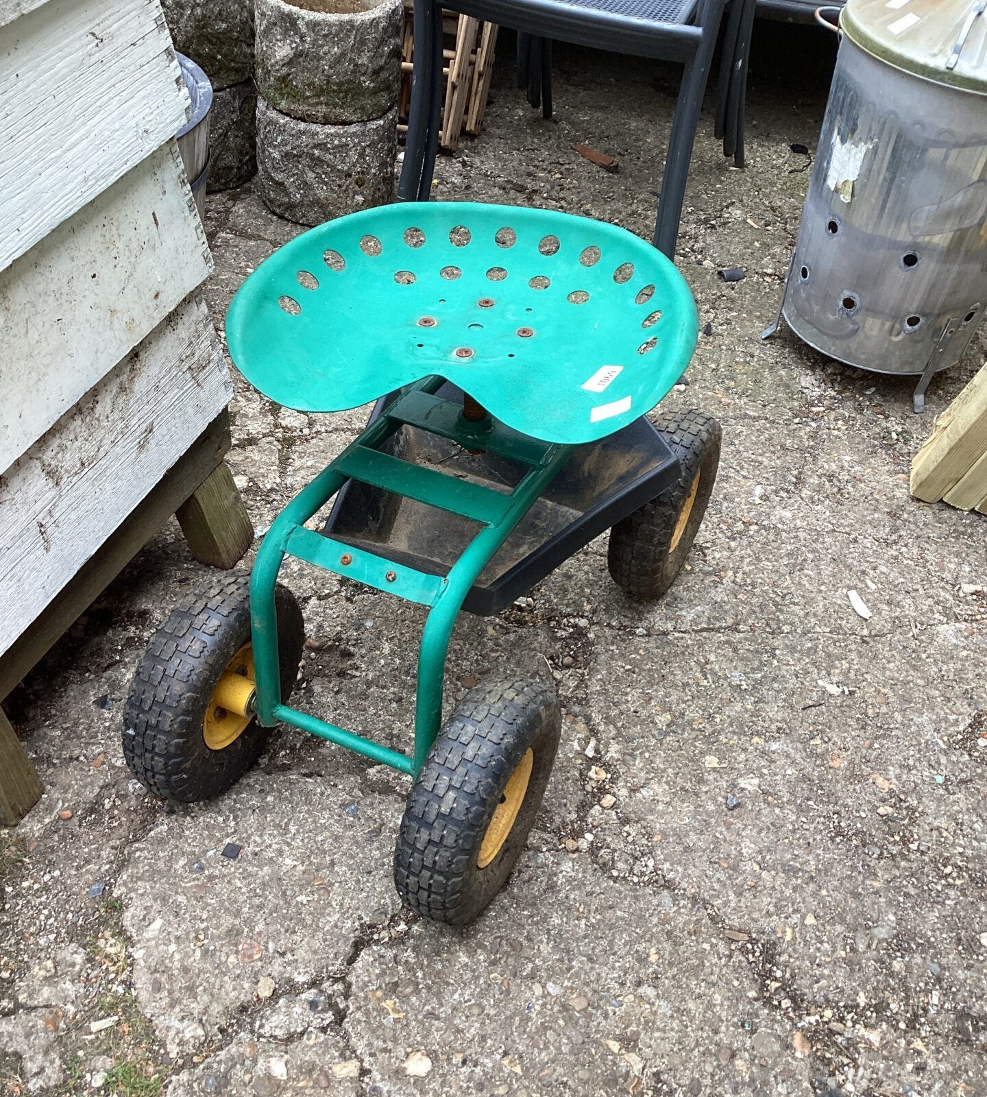 Garden weeding trolley