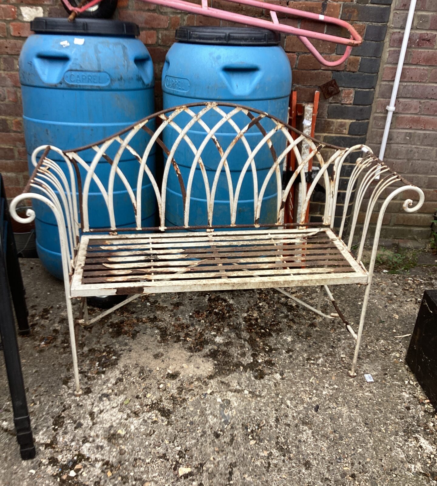 Metal garden bench for restoration