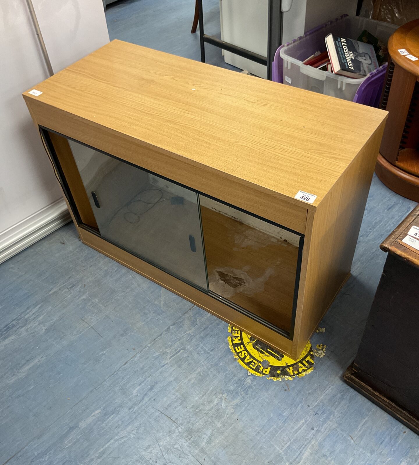 Reptile vivarium glass fronted unit