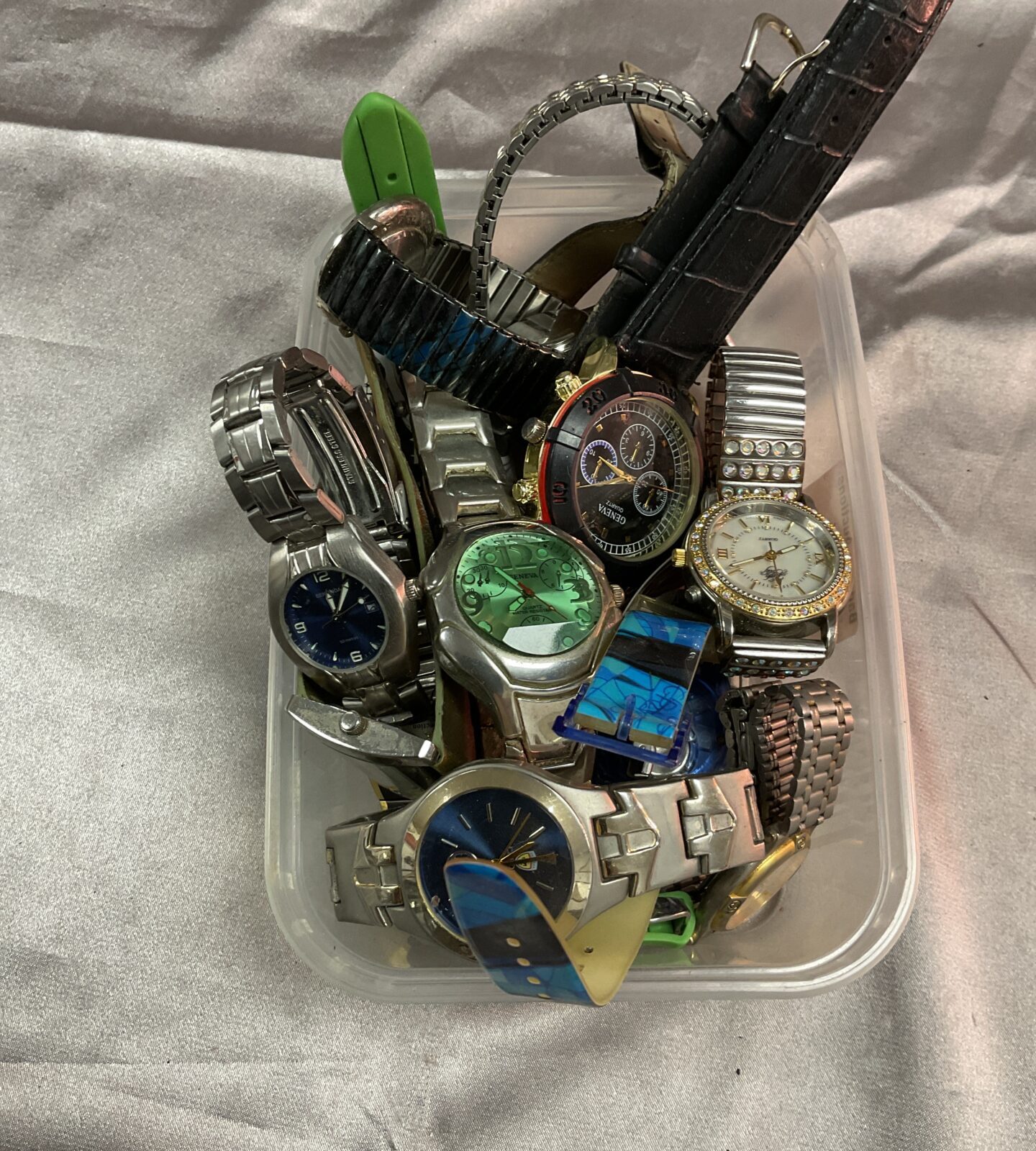 Tray of mixed watches