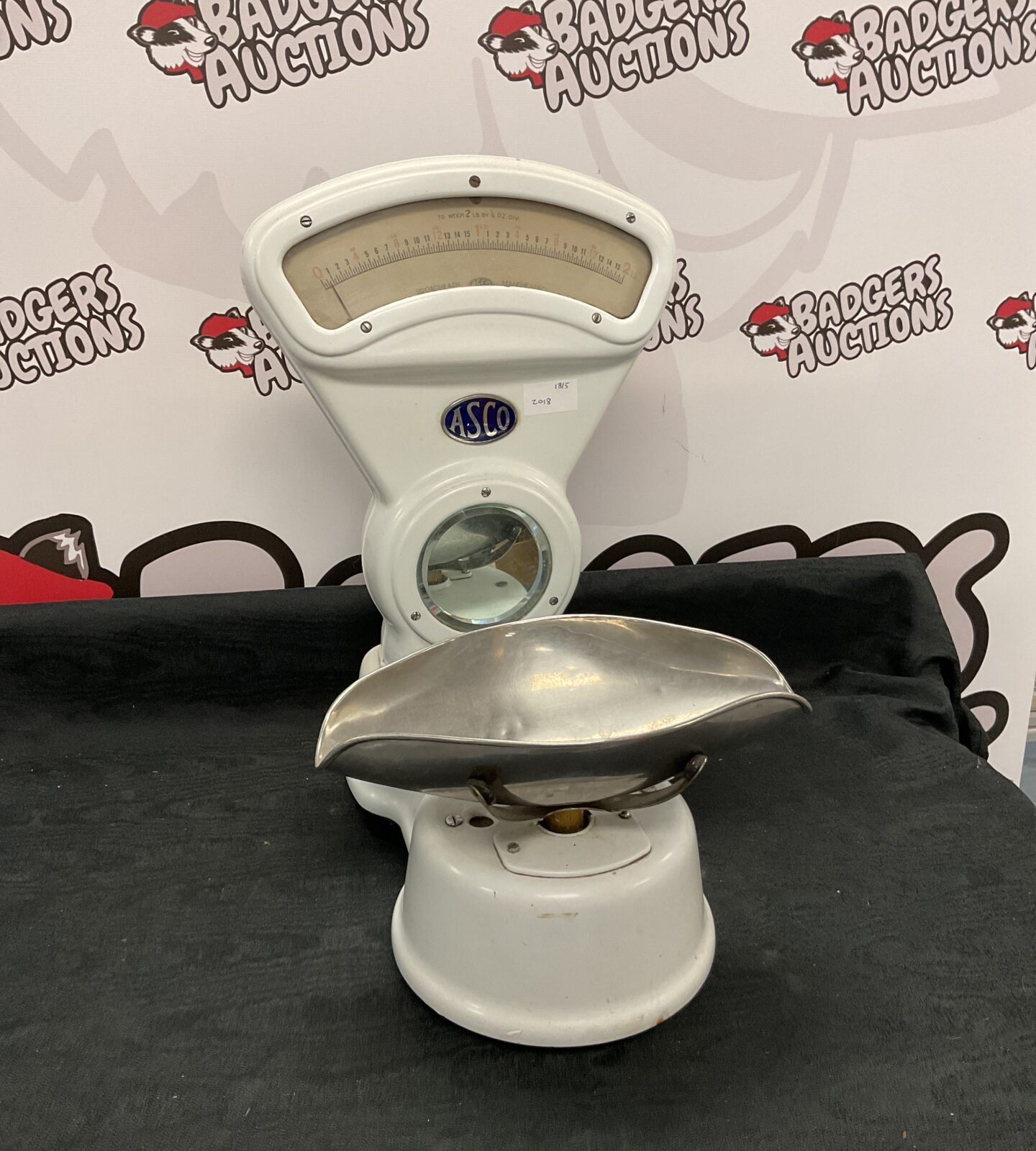 Vintage set of asco scales
