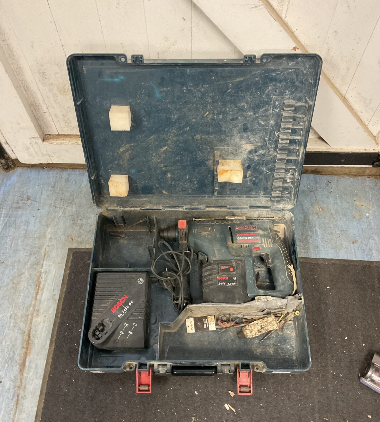 Bosch gbh 24 vre hammer drill