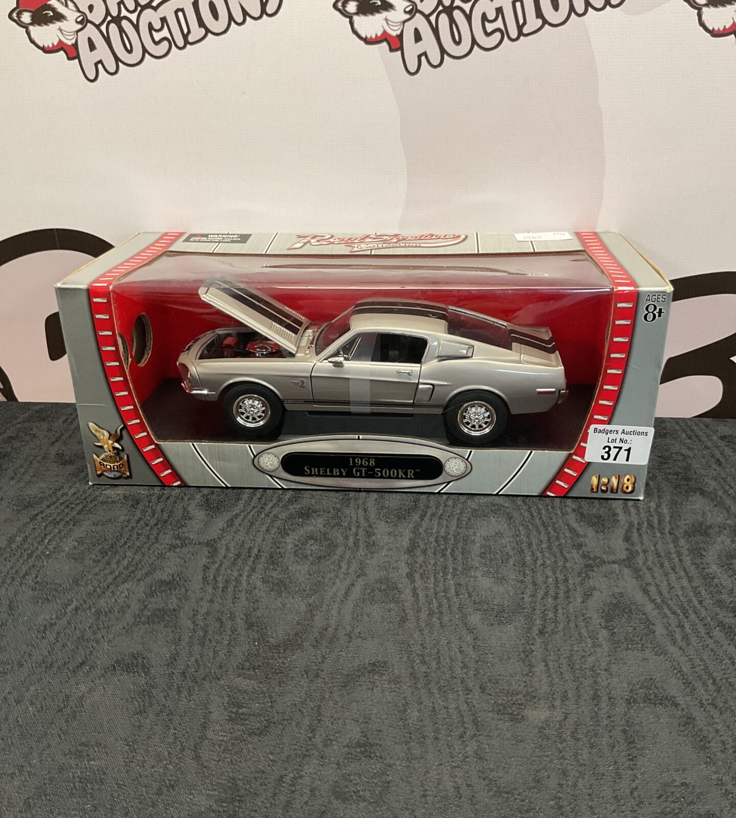 Boxed road signature 1968 shelby gt-500kr diecast model