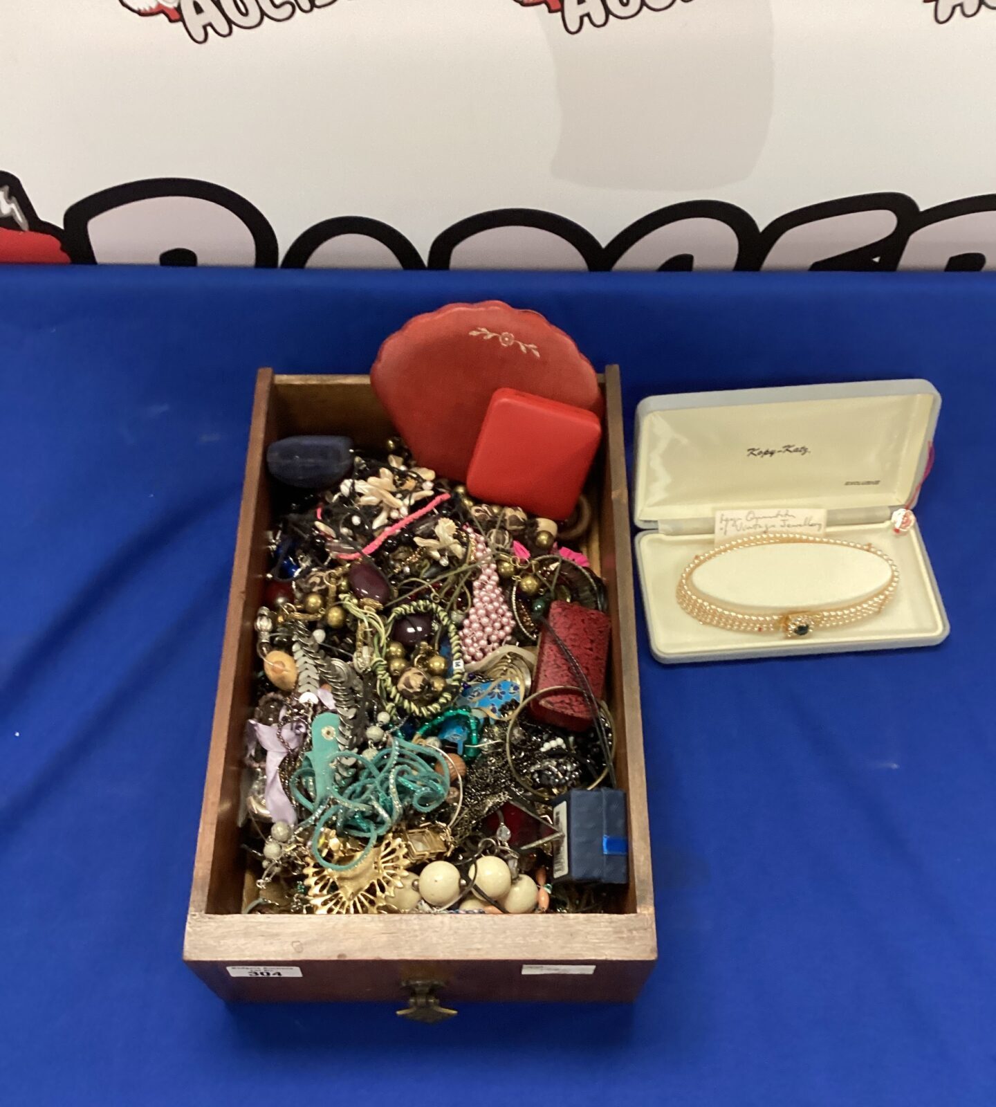 Box of mixed costume jewellery