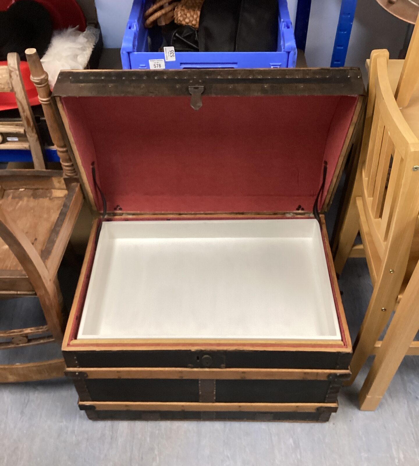 Early 20th century Hart & company refurbished domed travel trunk - Image 3