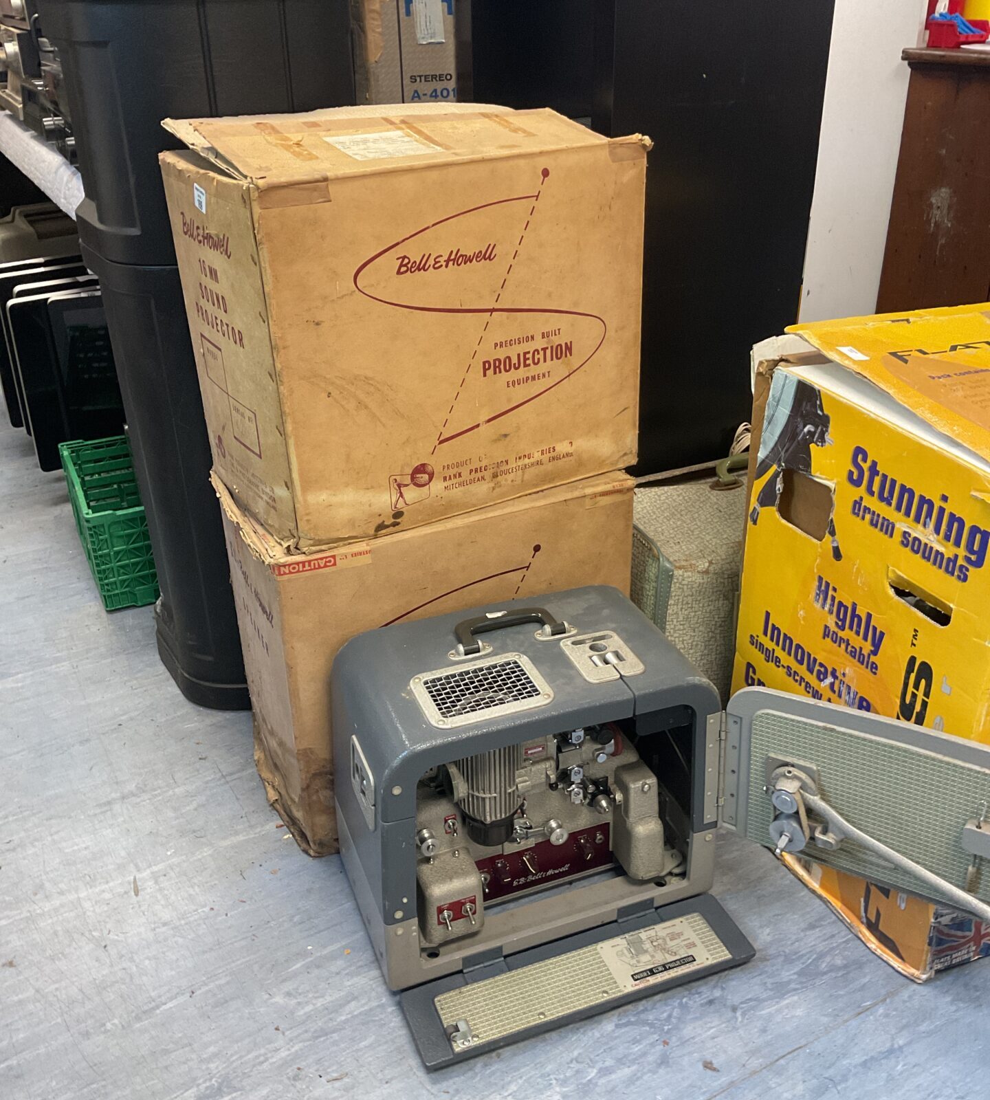 Bell & howell 16mm sound projector & speaker