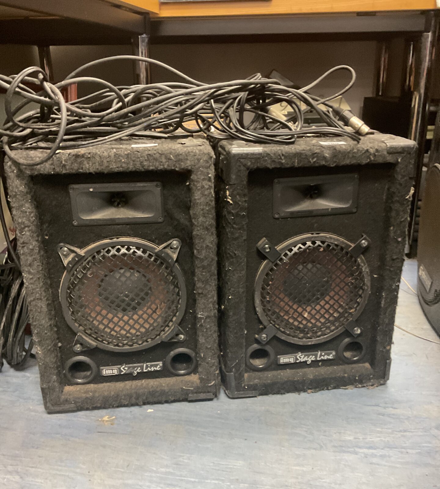 Pair of img stage line pa speakers & cables