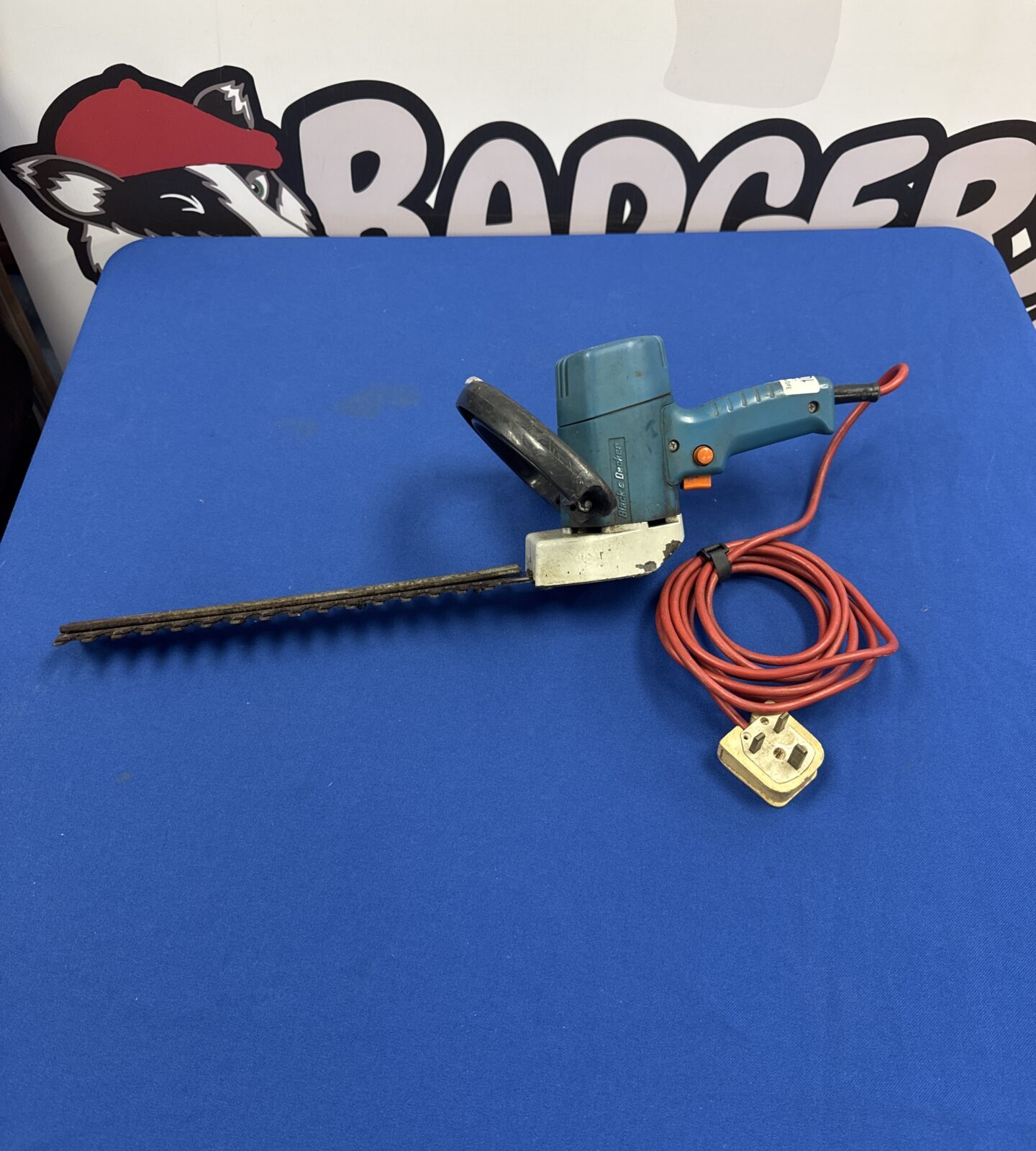 Black & decker small hedge cutter - working