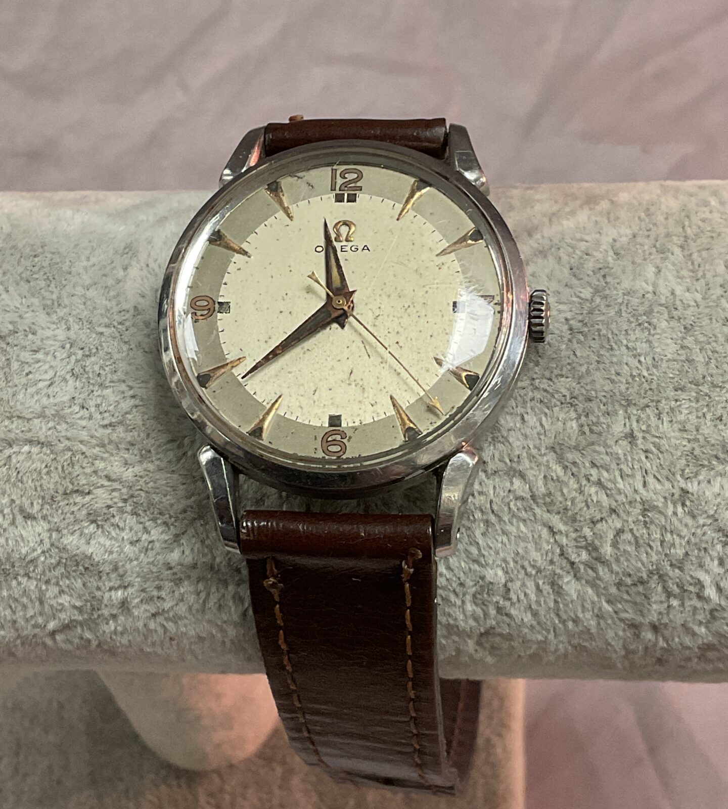 Vintage mechanical movement vintage omega wristwatch working