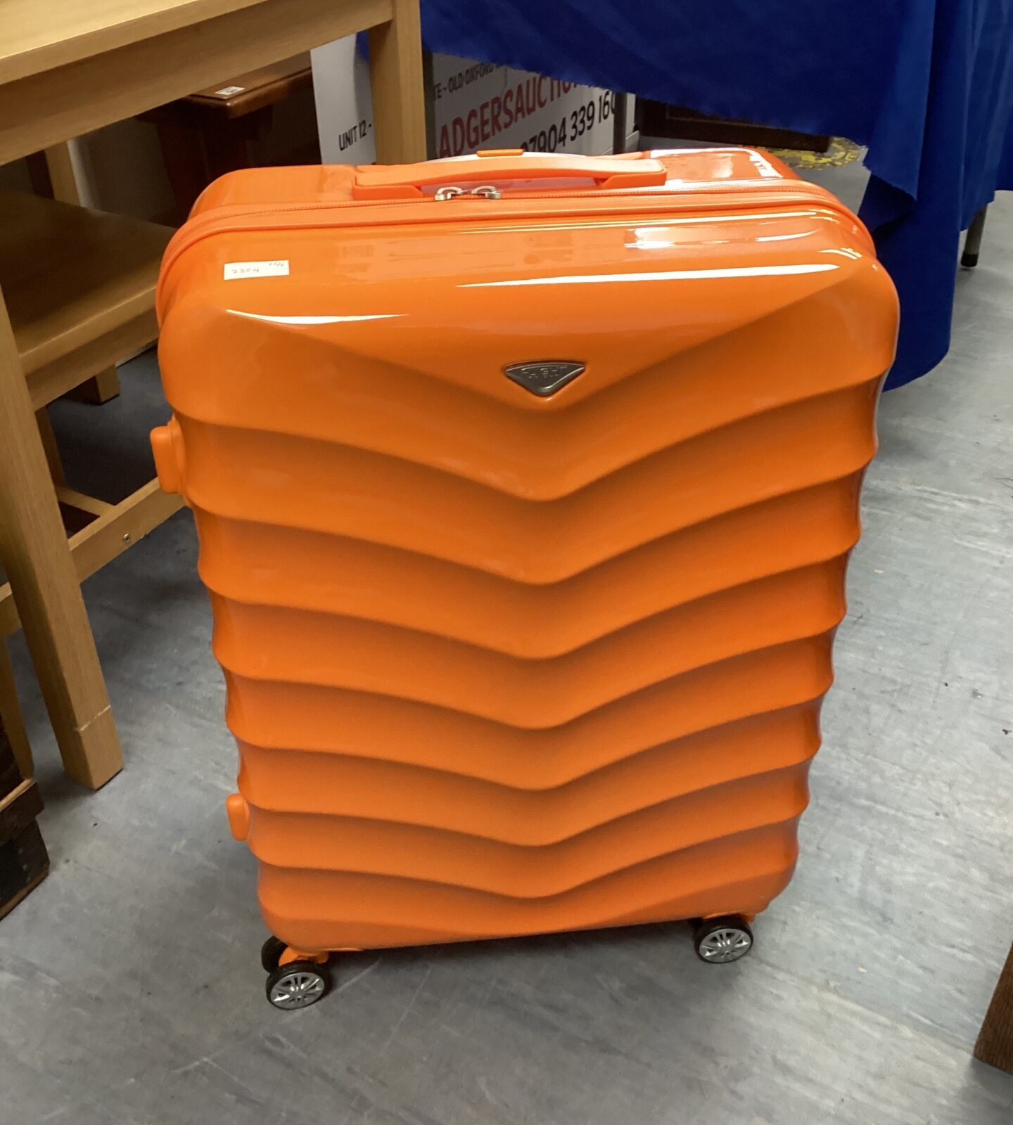 Flight knight orange wheeled suitcase with extendable handle