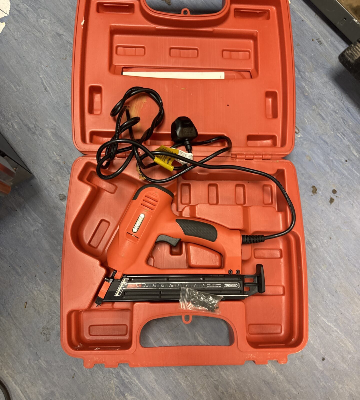 Tacwise electric stapler - untested, staple cartridge needs bolts - may be in small bag in photo