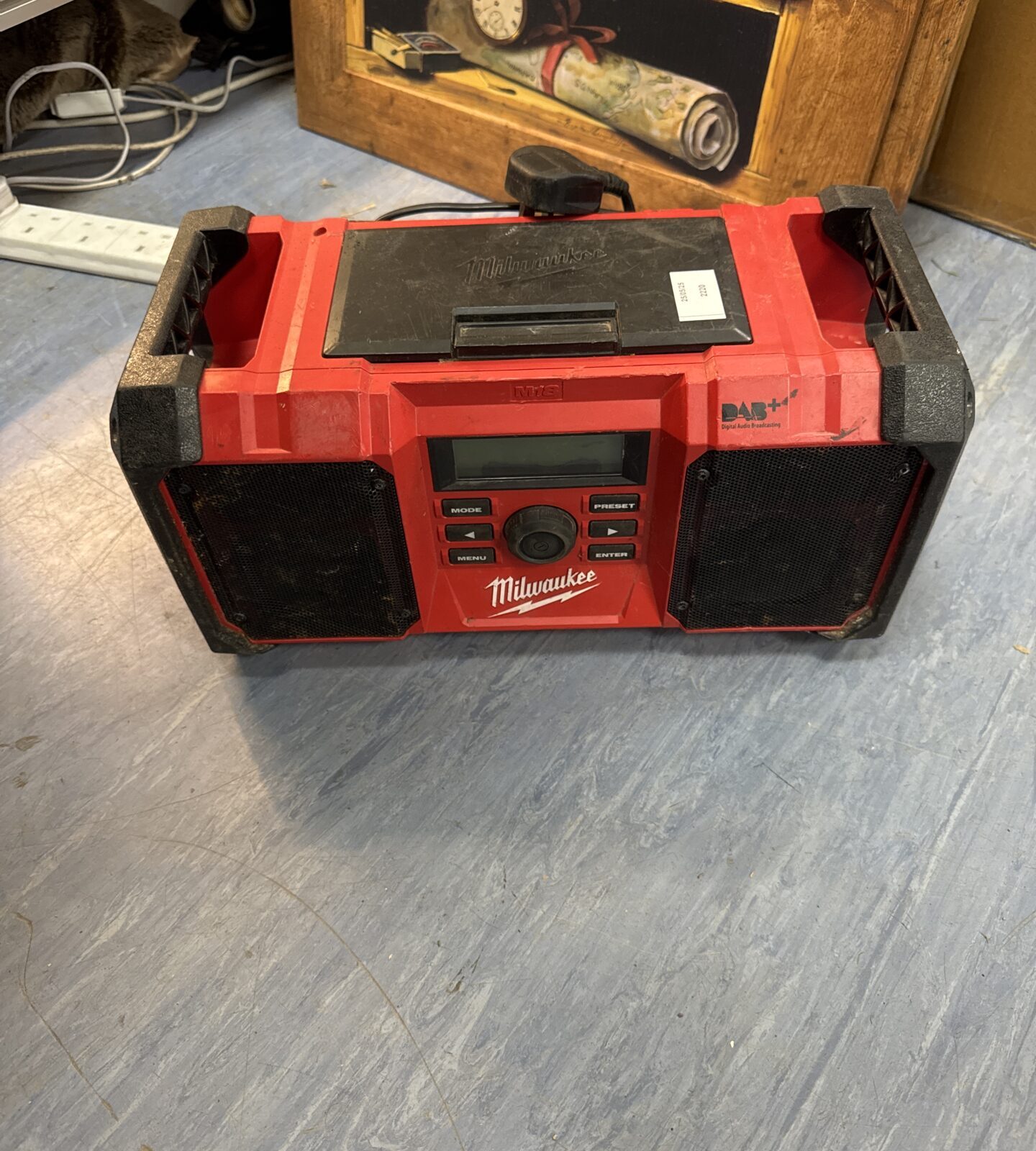 Milwaukee dab site radio - spares/repairs, lights up when plugged in LCD screen damaged