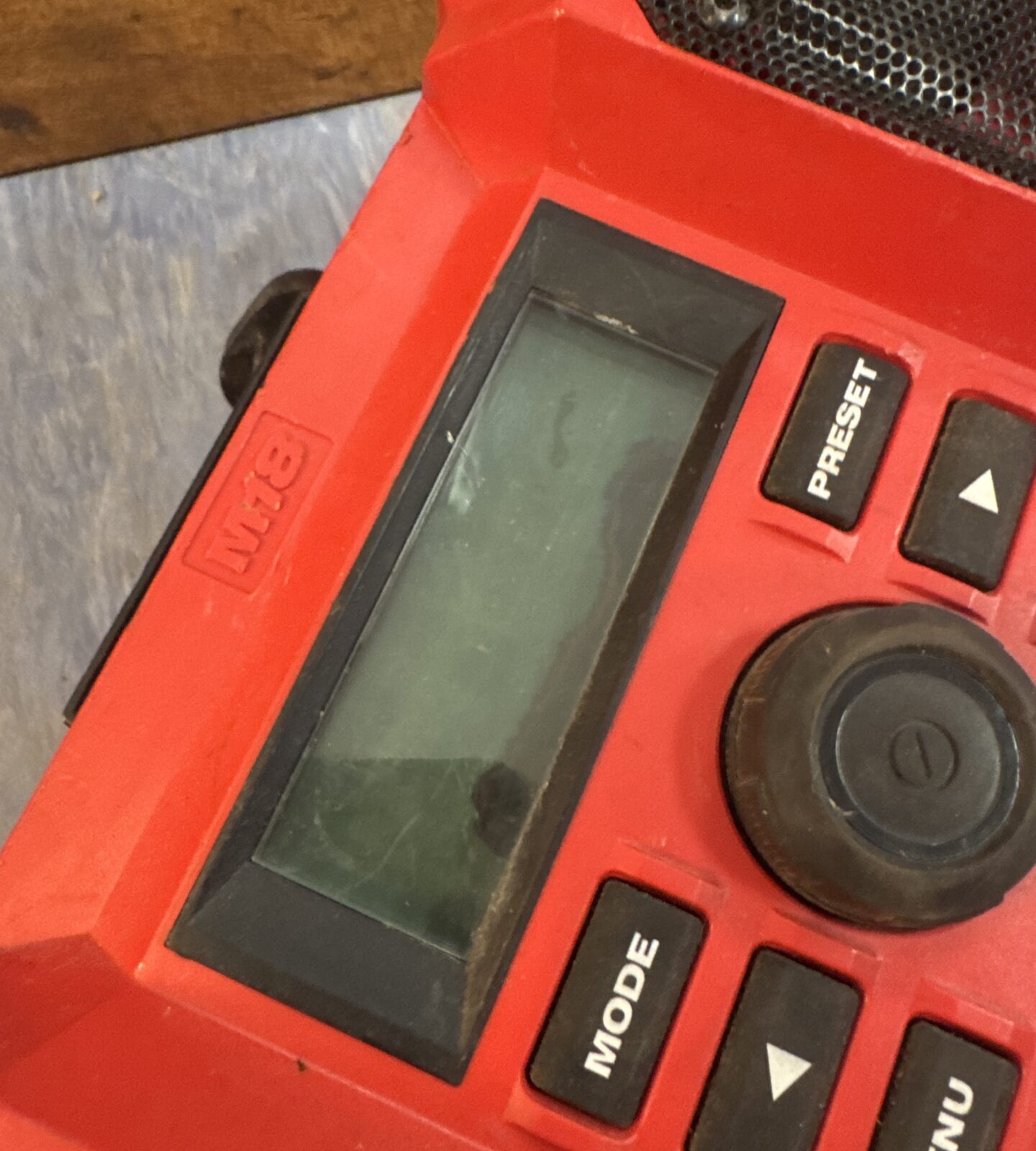 Milwaukee dab site radio - spares/repairs, lights up when plugged in LCD screen damaged - Image 2