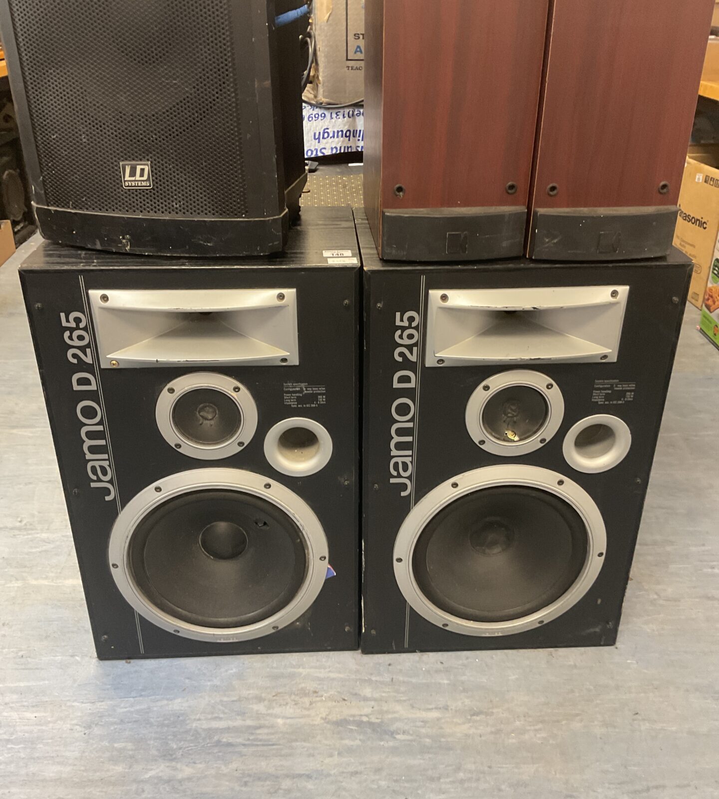 Pair of jamo d 265 speakers for restoration
