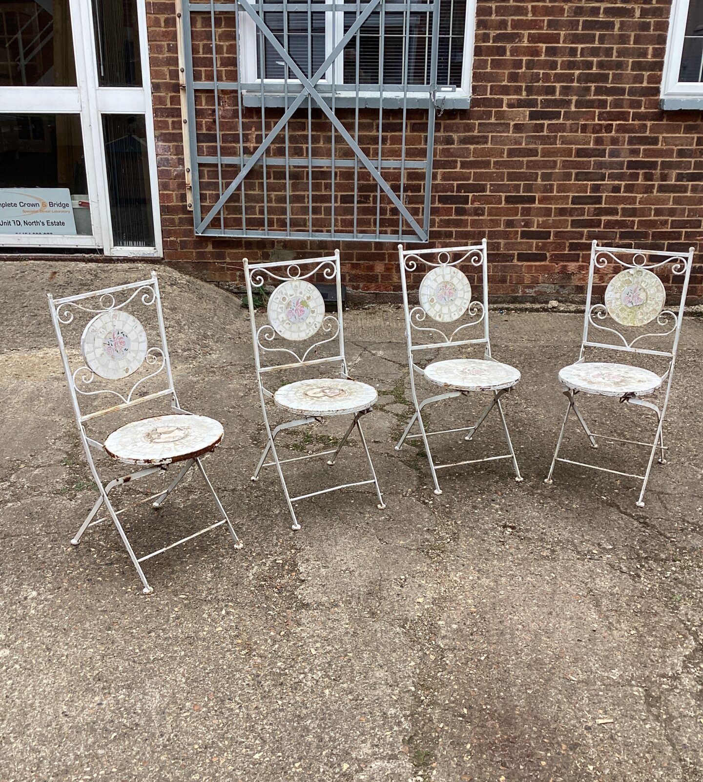 Four metal garden chairs for restoration