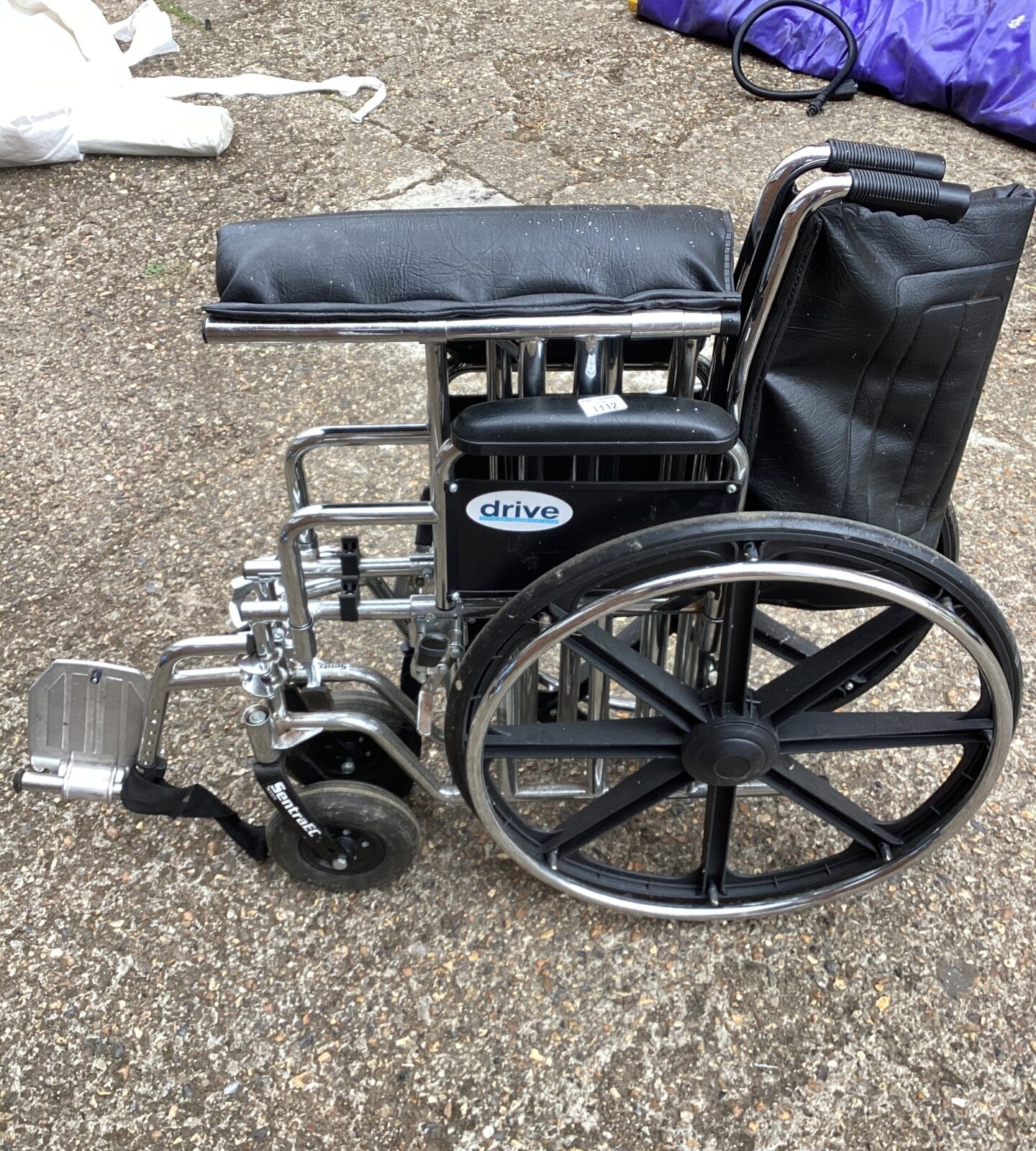 Drive folding wheelchair