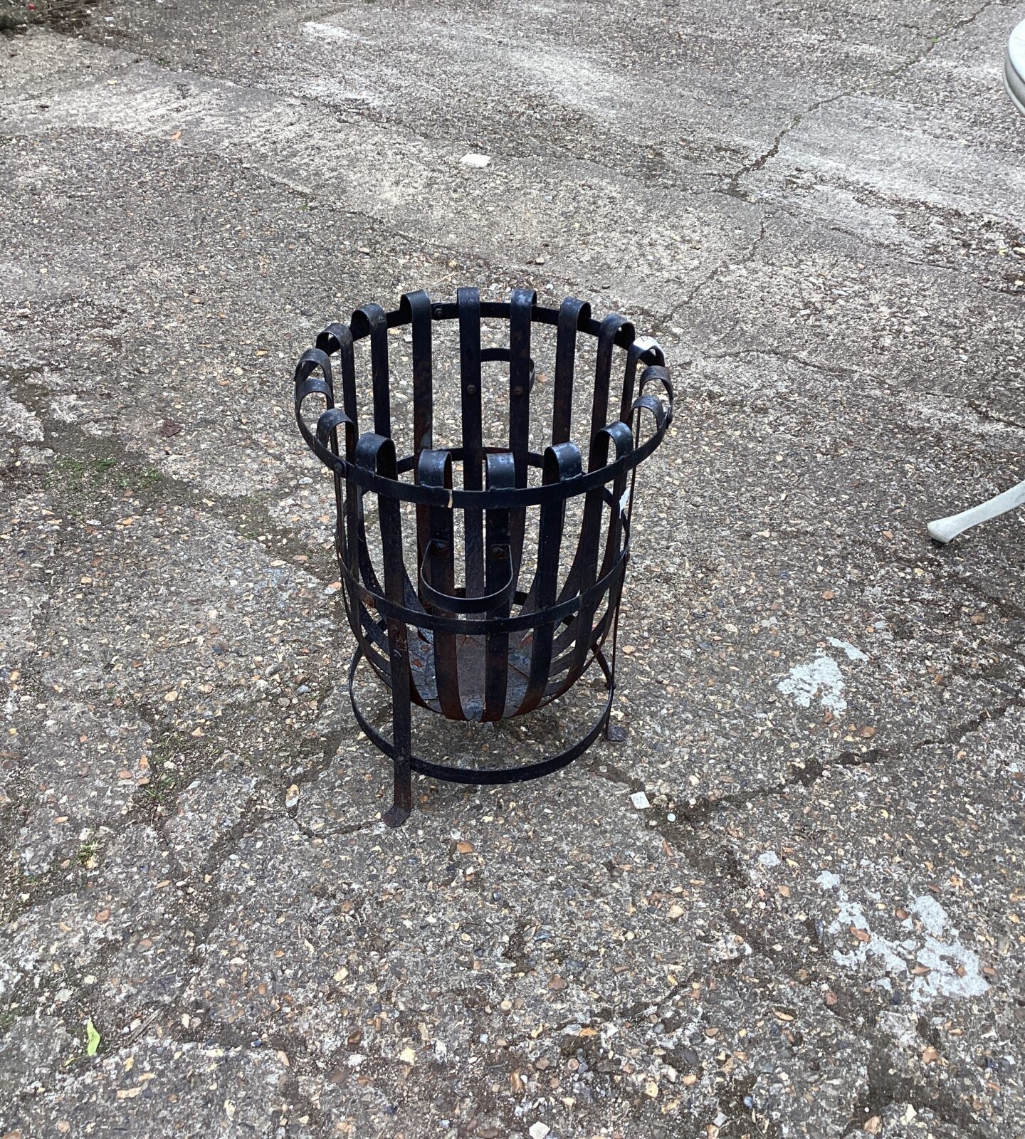 Metal garden incinerator