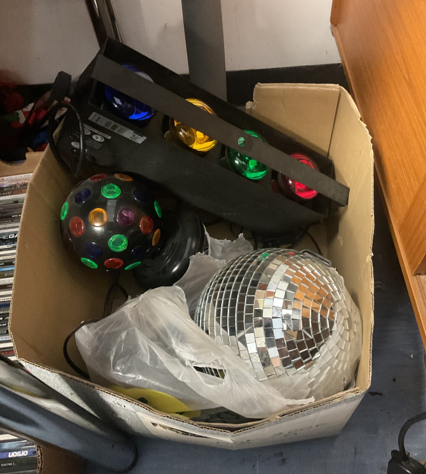 Box of disco lights & glitter ball