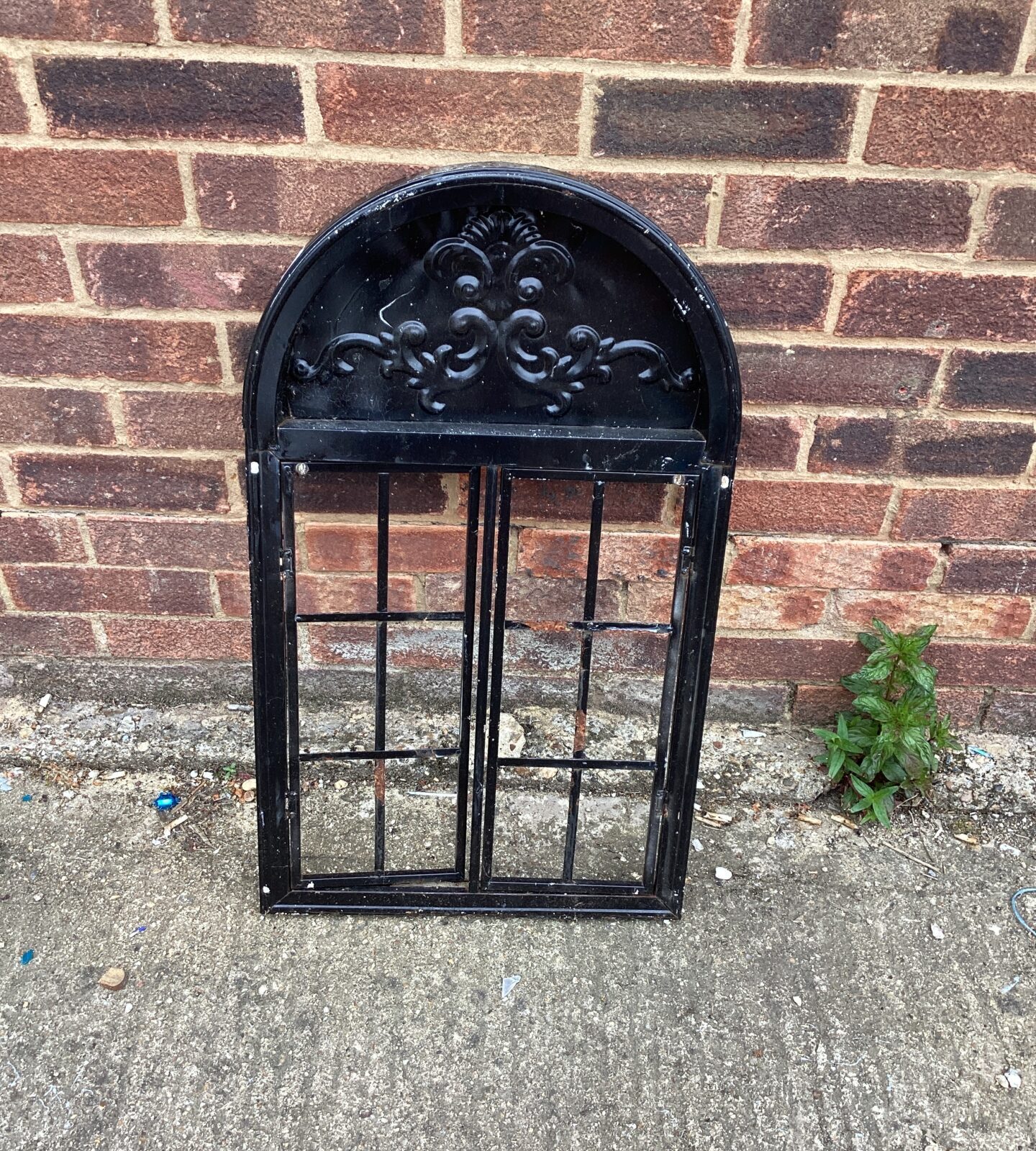 Metal garden wall window arch