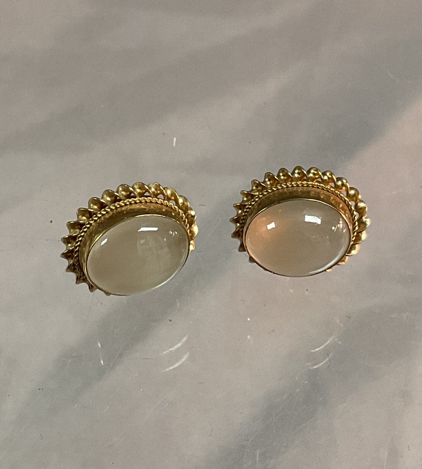 pair 9ct yellow gold moonstone earrings 2.39g gross