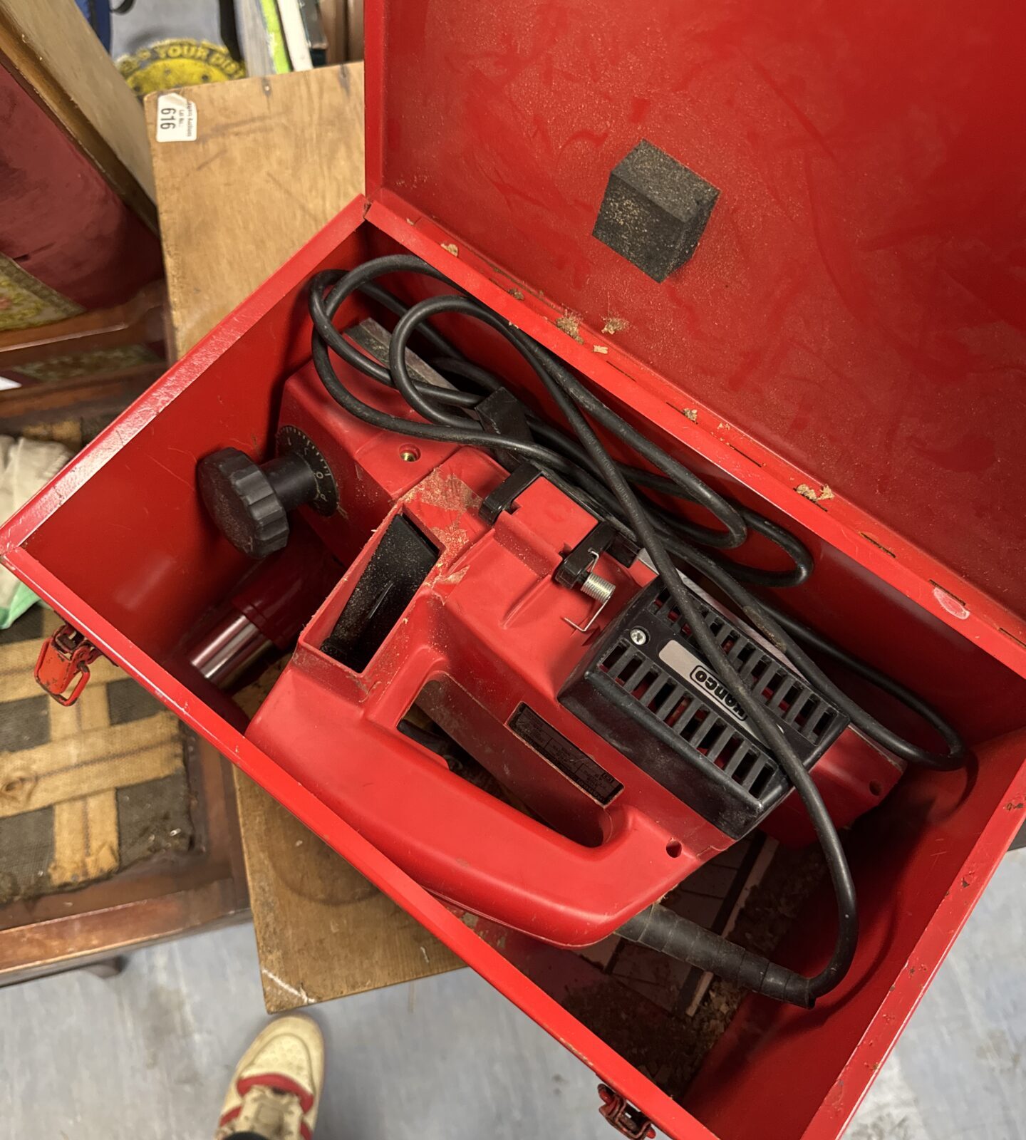 Kango type 8108 electric planer - working