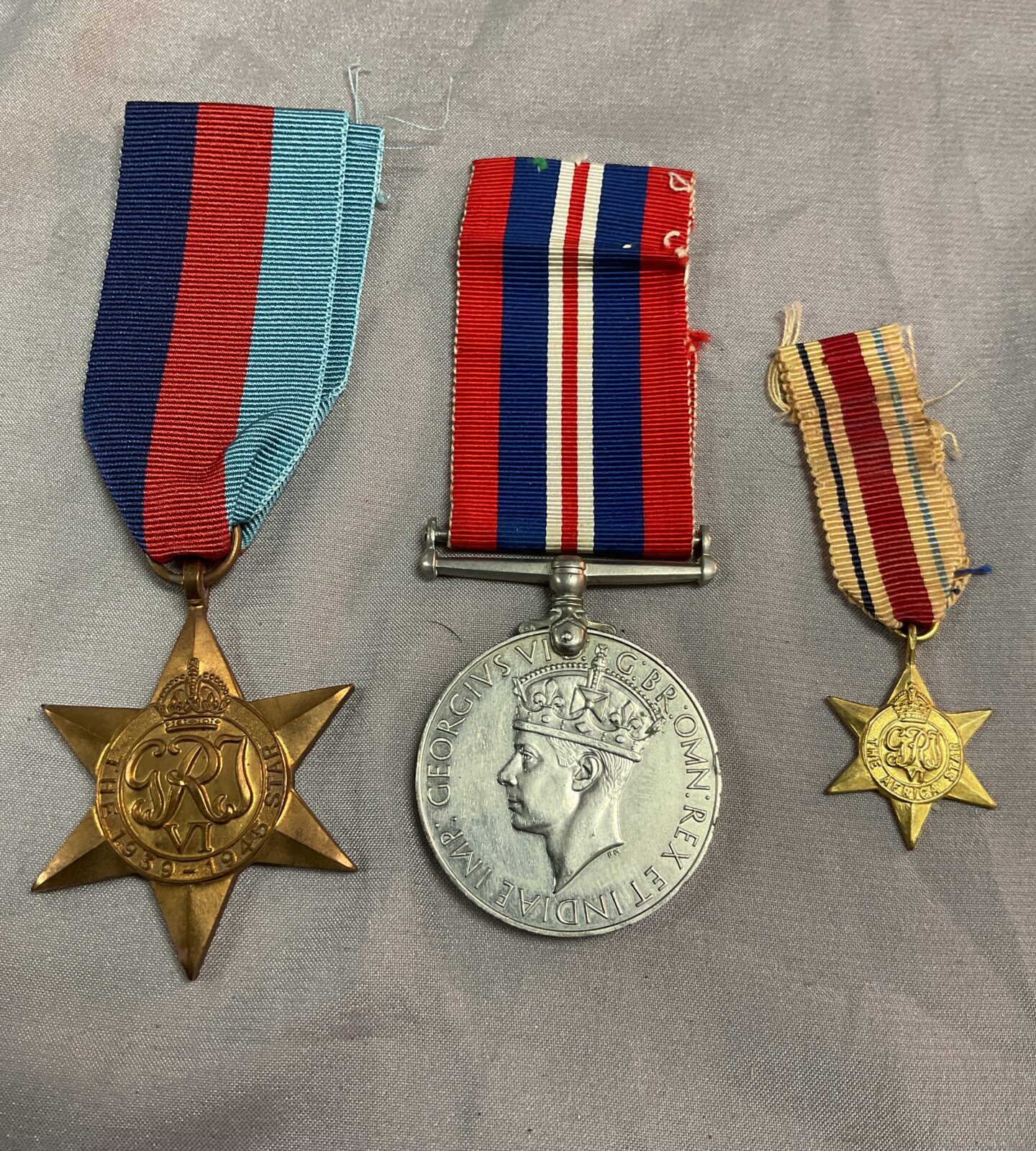 W W2 1939-45 Star, War Medal and miniature Africa star medal