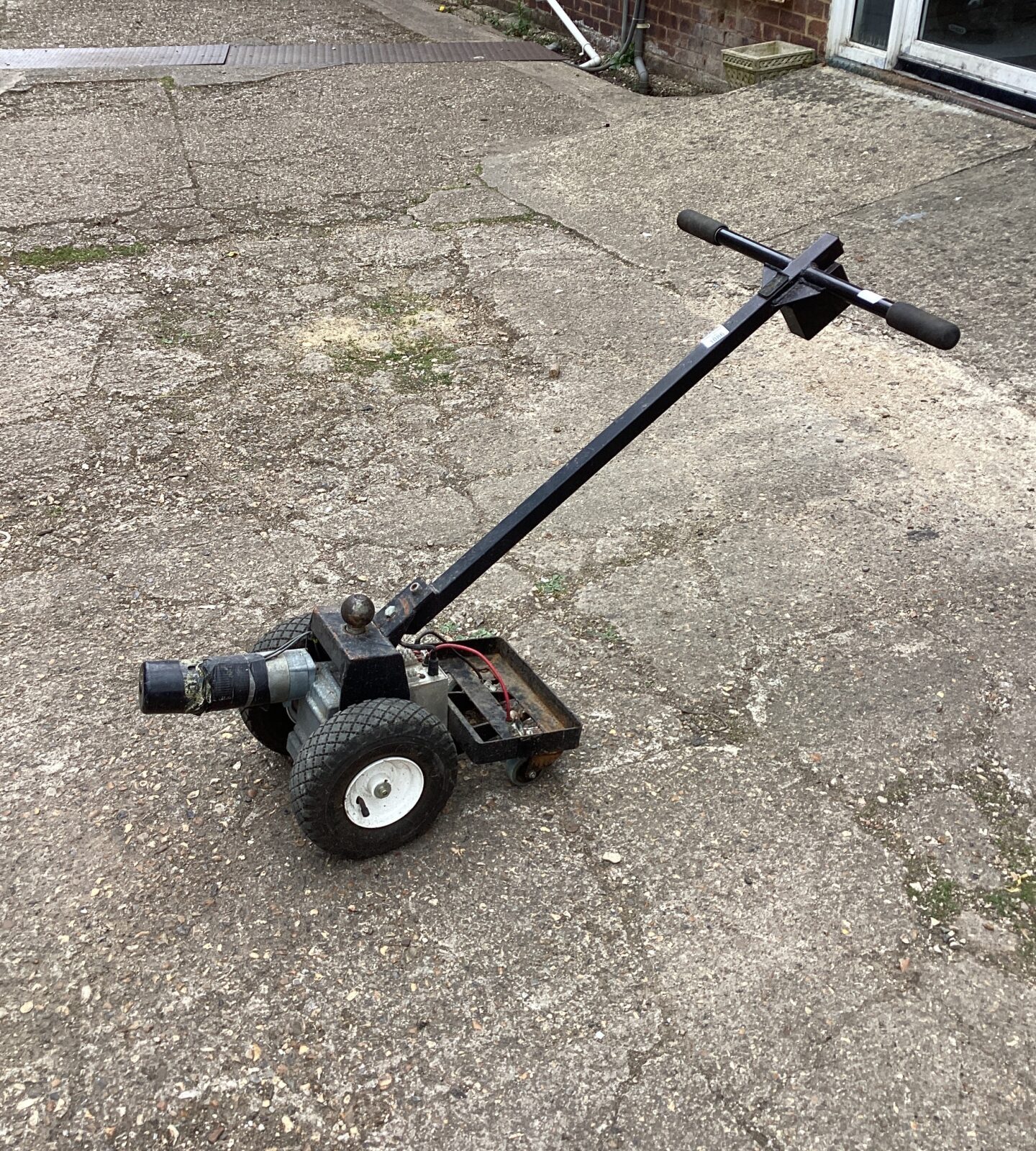Battery operated boat trolley