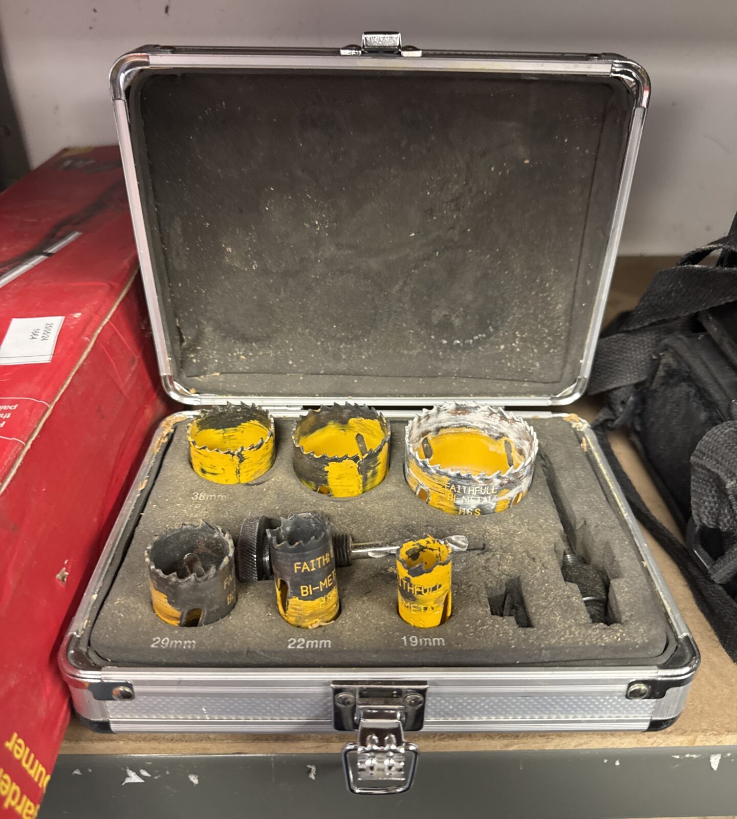 Faithfull plumbers hole saw kit