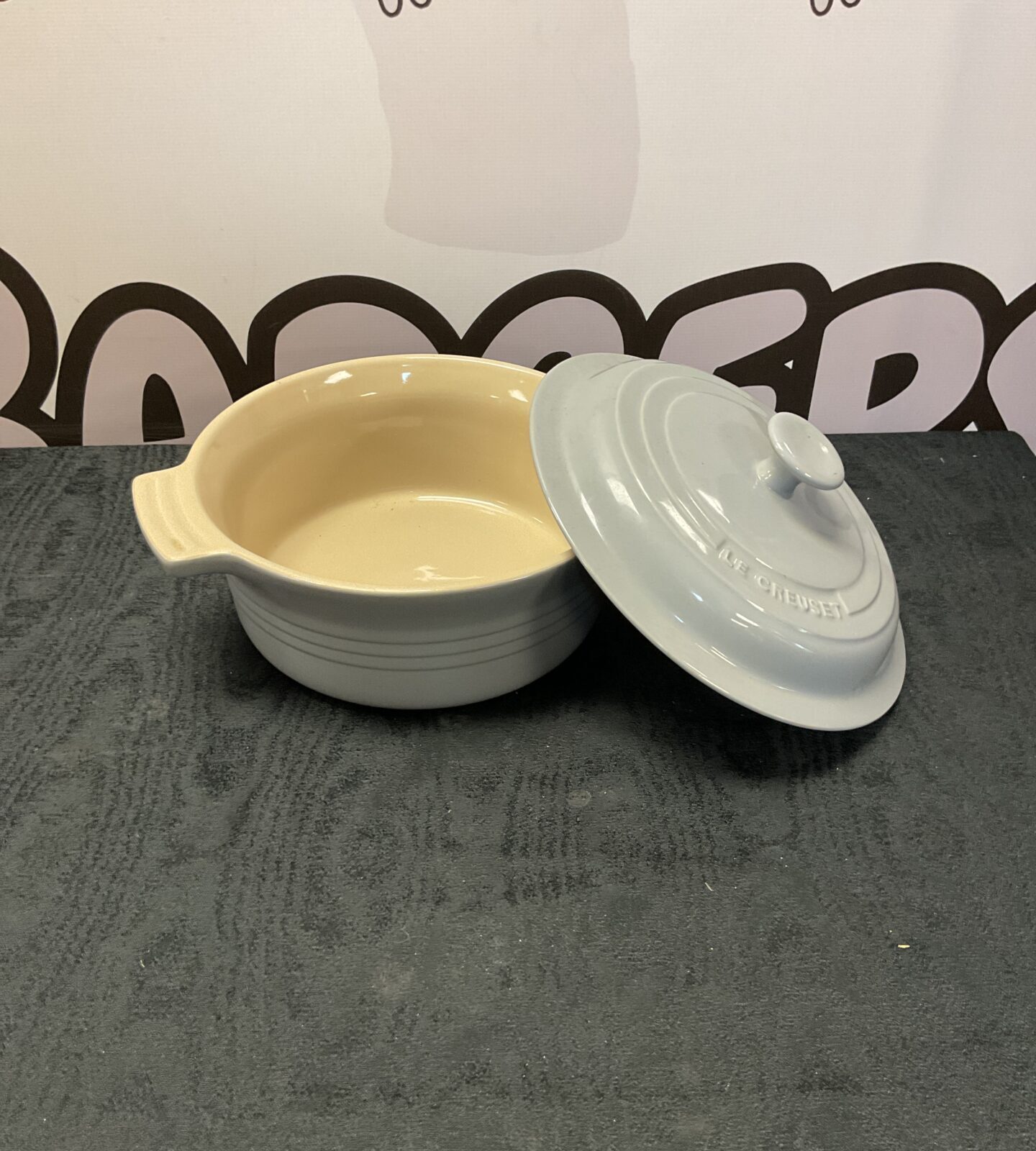 Le crueset casserole dish - Image 2