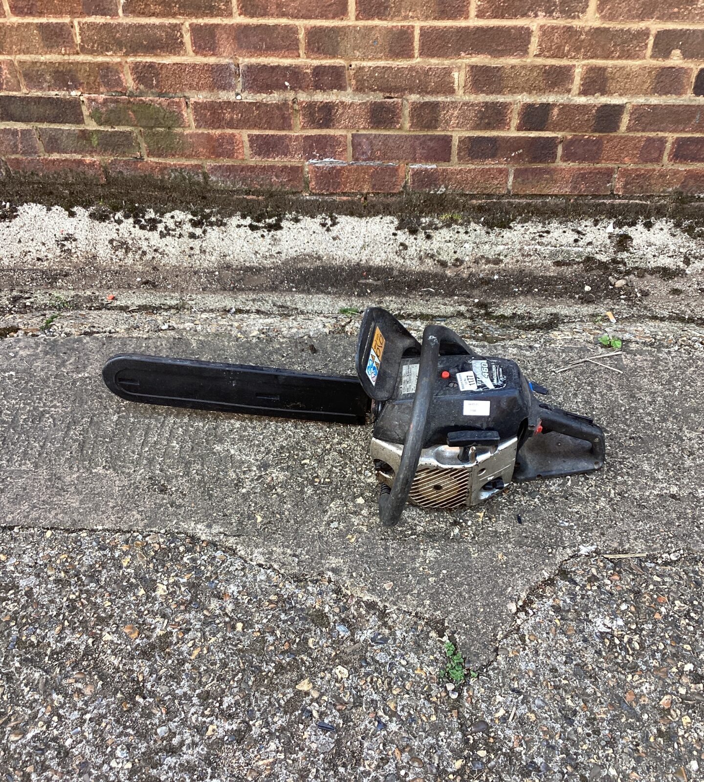 McCulloch 460 Petrol Chainsaw sold as seen