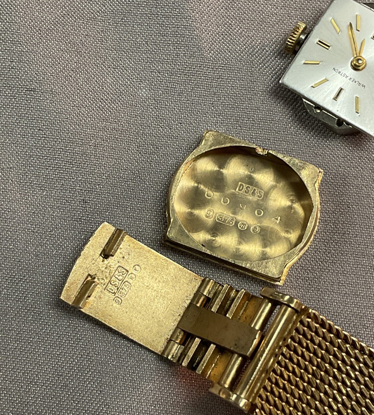 walker astron 9ct yellow gold ladies watch with 9ct  yellow goldstrap 35g gross 33g movement removed - Image 3