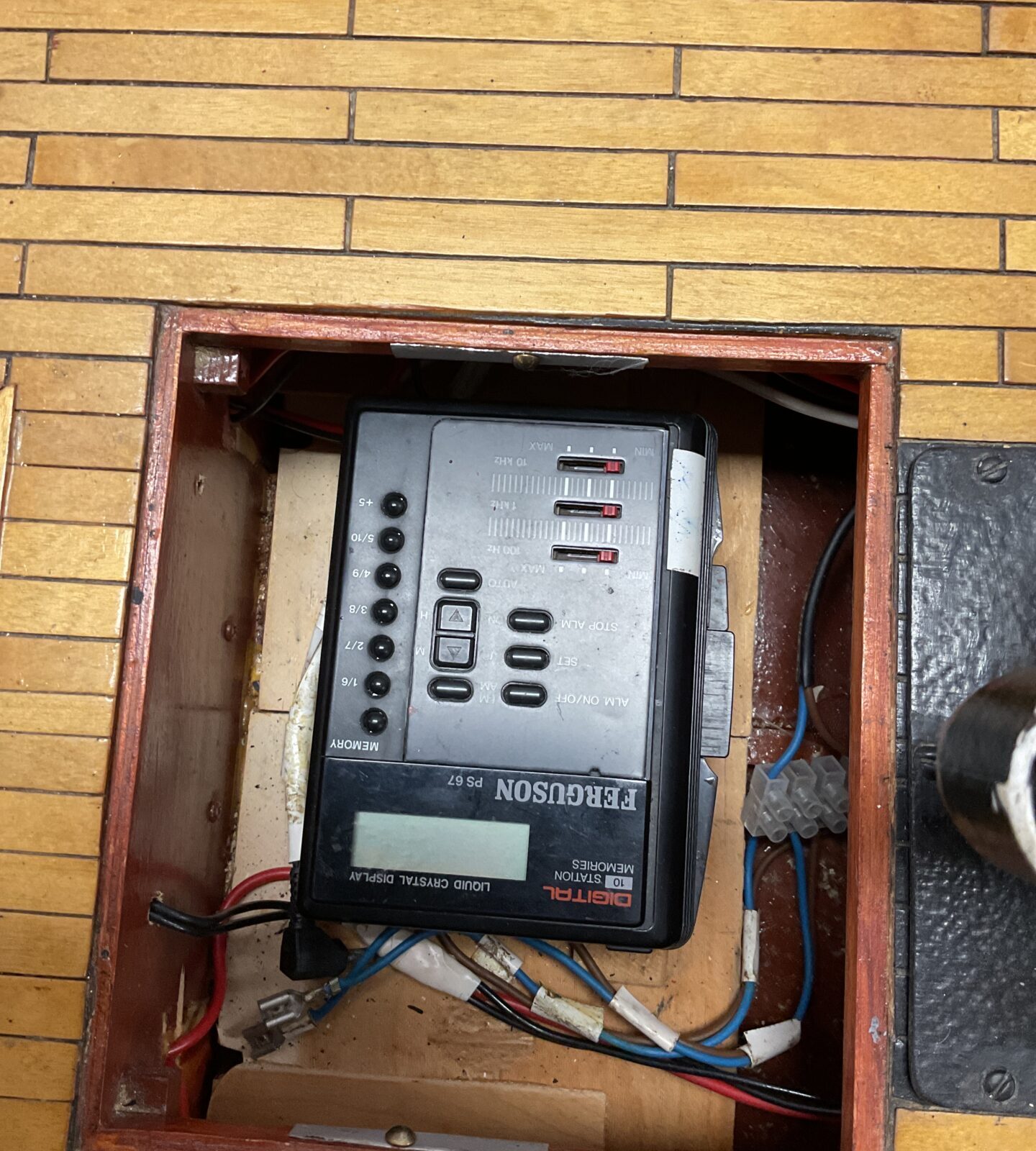 Large king of the river model ship with remote Control - Image 4