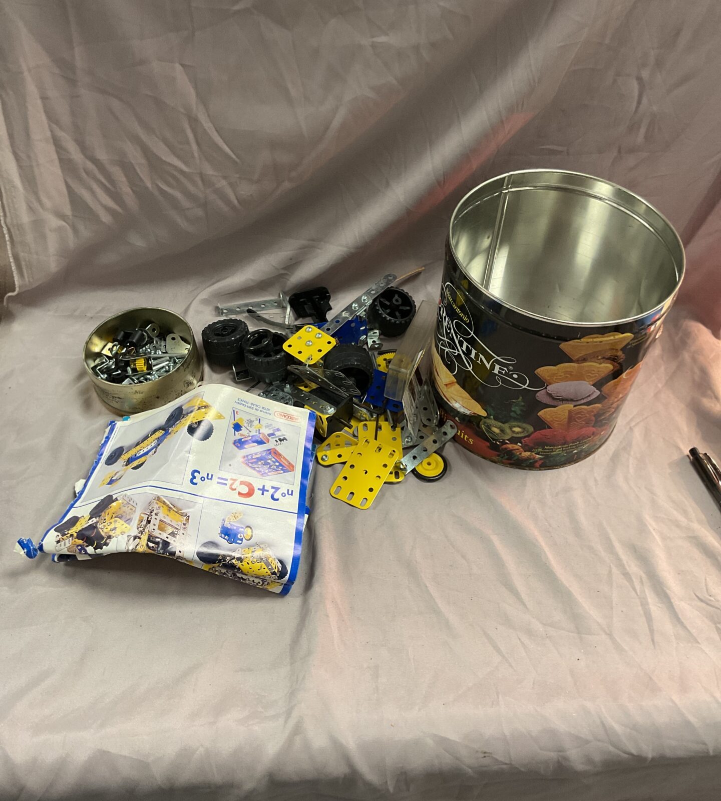 Tin of mixed vintage meccano and manuals