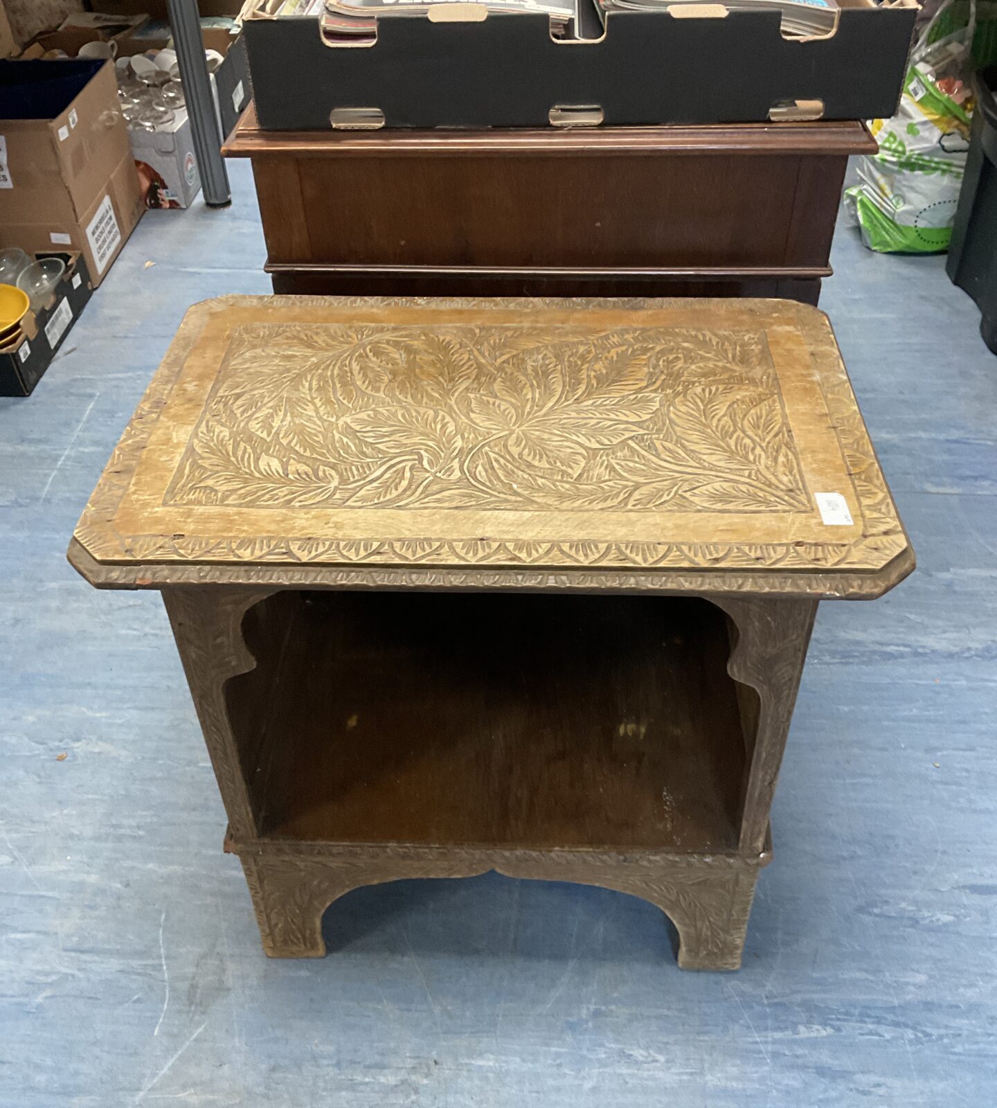 Carved leaf pattern moroccan style side table
