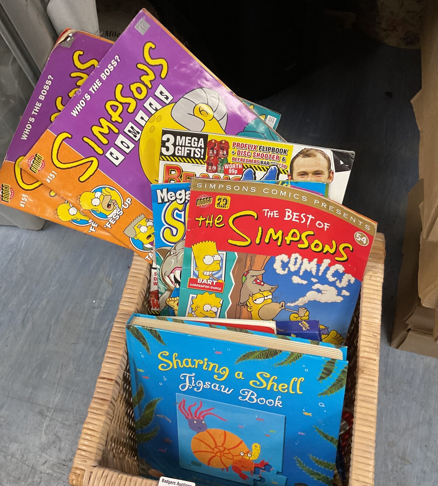 Box mixed children’s books and comics
