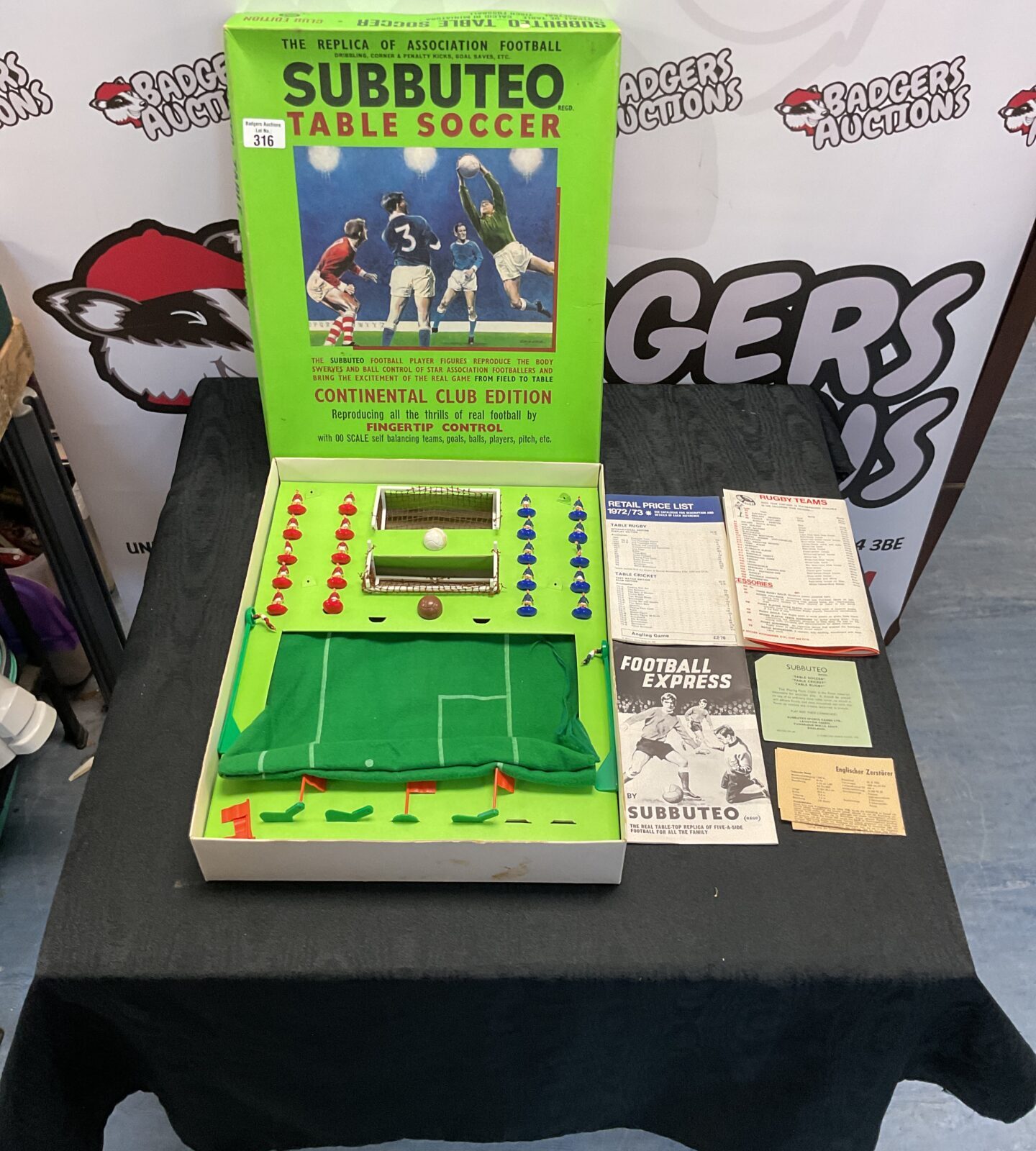 Vintage subbuteo table soccer continental club edition boxed board game