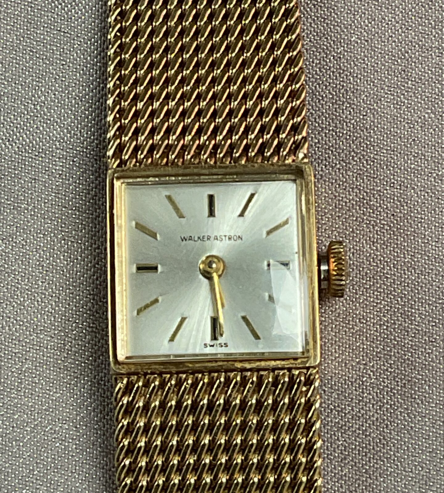 walker astron 9ct yellow gold ladies watch with 9ct  yellow goldstrap 35g gross 33g movement removed - Image 5