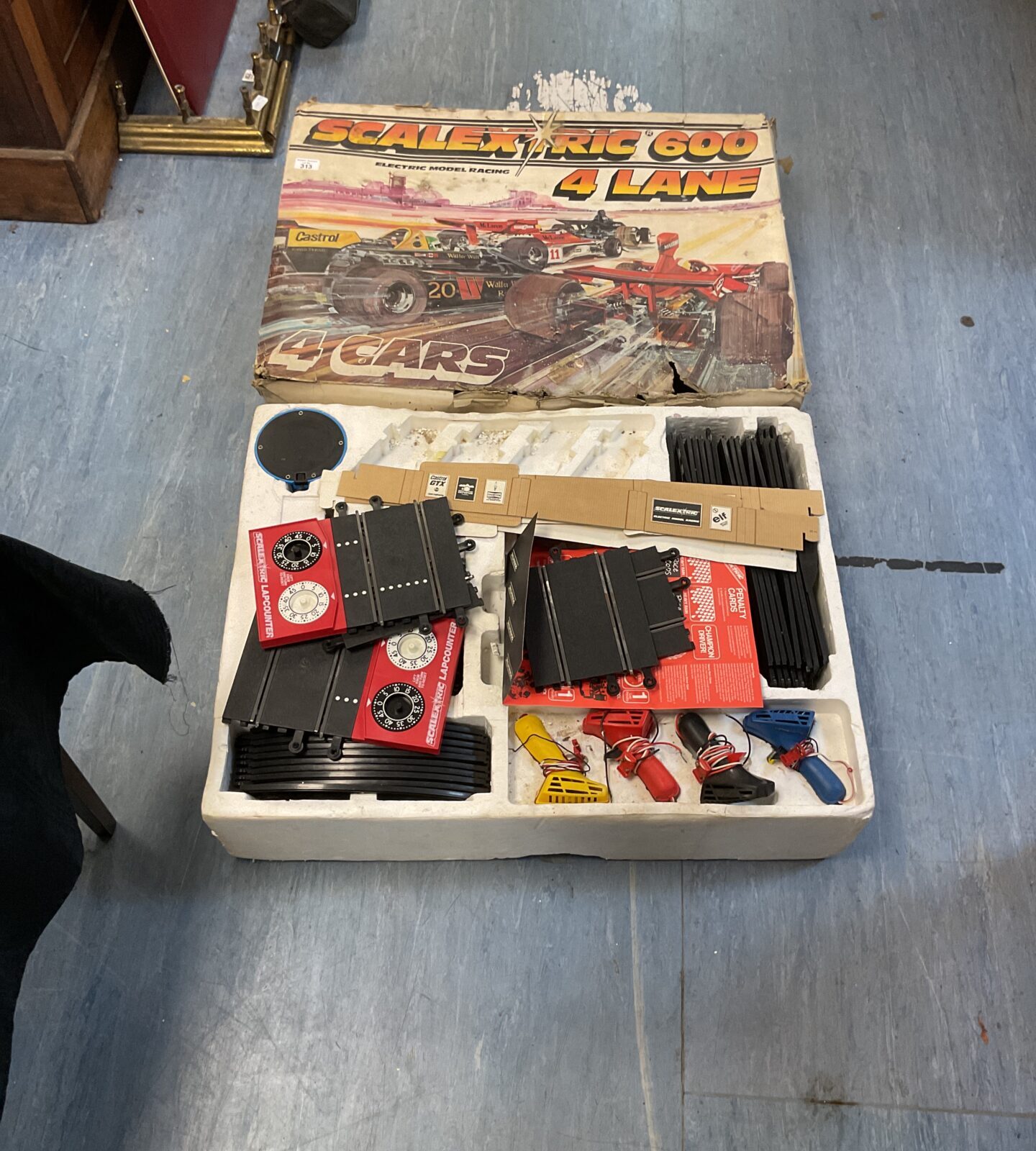 Large vintage boxed scalextric 600 4 lane electric model racing track