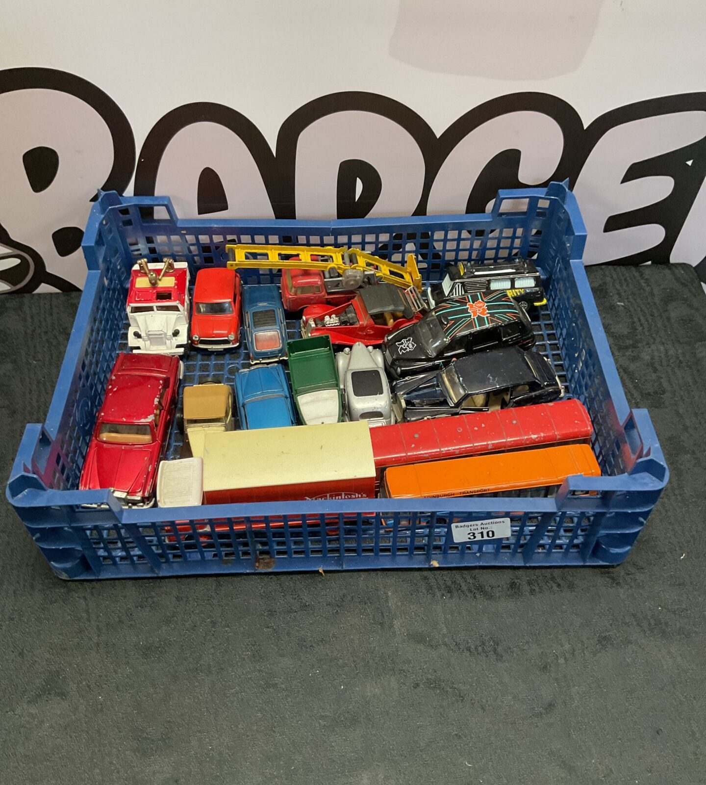 Tray of mixed duecast models inc corgi and dinky