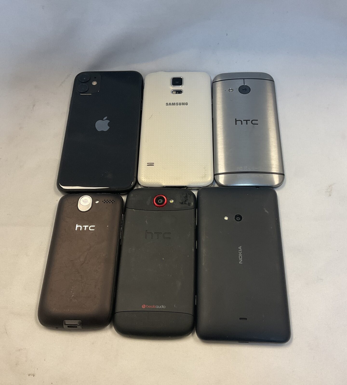 Six mobile phones inc apple iphone & samsung