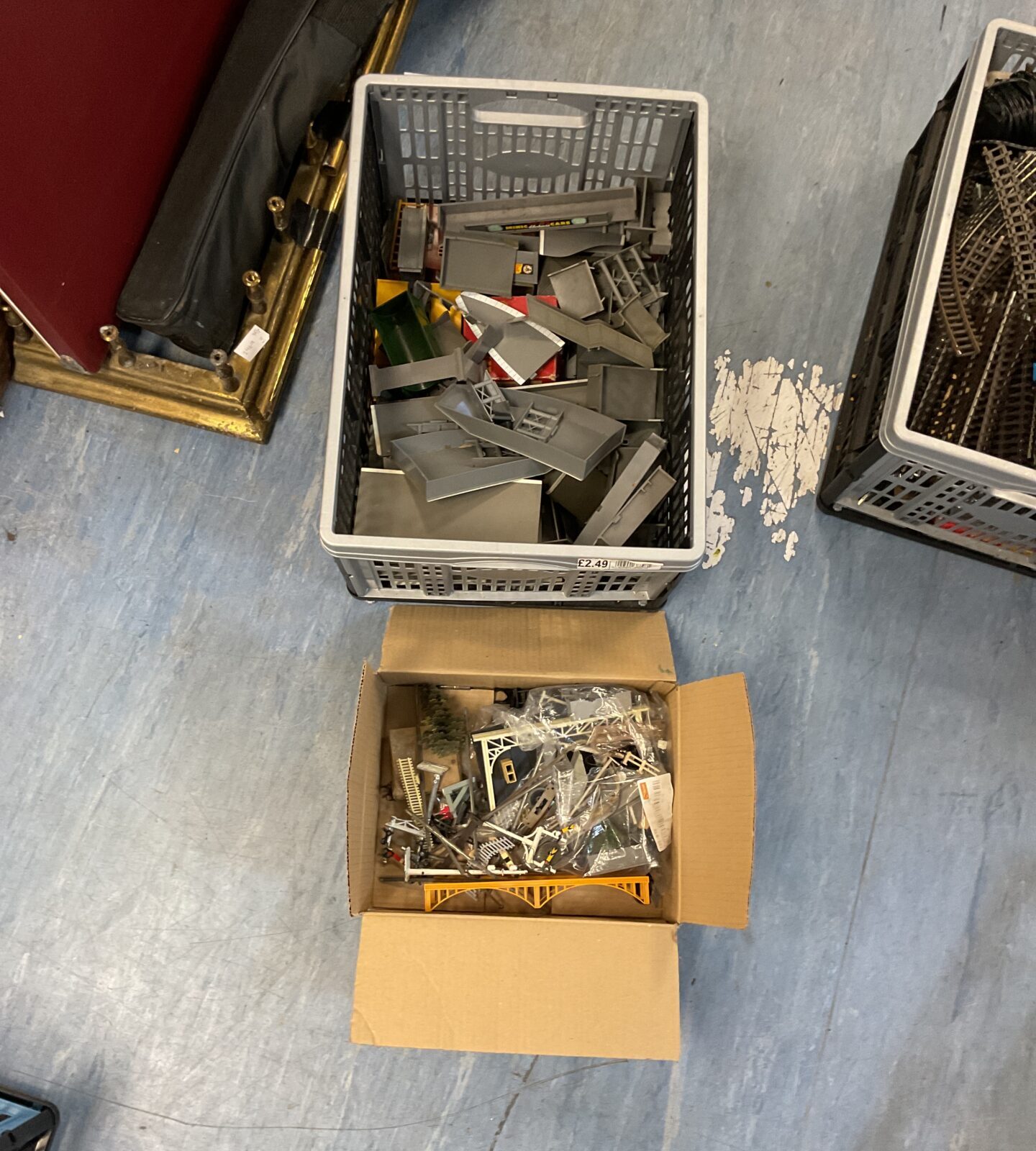 5 boxes of mixed vintage hornby trains, carriages, tracks parts and others - Image 5