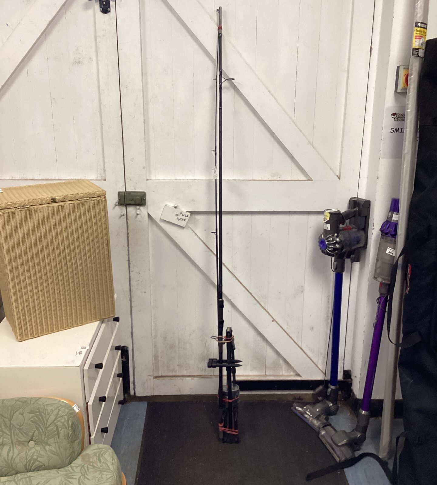 Diawa blackwood carp rod with rod rest